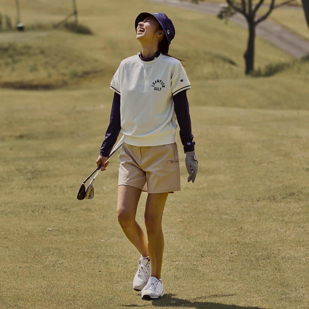 Champion Japanさんのインスタグラム写真 - (Champion JapanInstagram)「Champion GOLF 23FW Women's  チャンピオンらしいアメリカンカジュアルのエッセンスとアスレチックウェアの機能性を兼ね備えたゴルフウェア。  スタイリッシュなスタイルで、秋のゴルフを満喫しよう! 優れた機能性を備えたウェアで、より快適に。  #champion #golf #hat #crewneck #highneckshirt #sneakersocks #sports #チャンピオン #ゴルフ #ハット #クルーネック #ハイネックシャツ #スニーカーソックス #スポーツ」9月24日 11時00分 - champion_japan