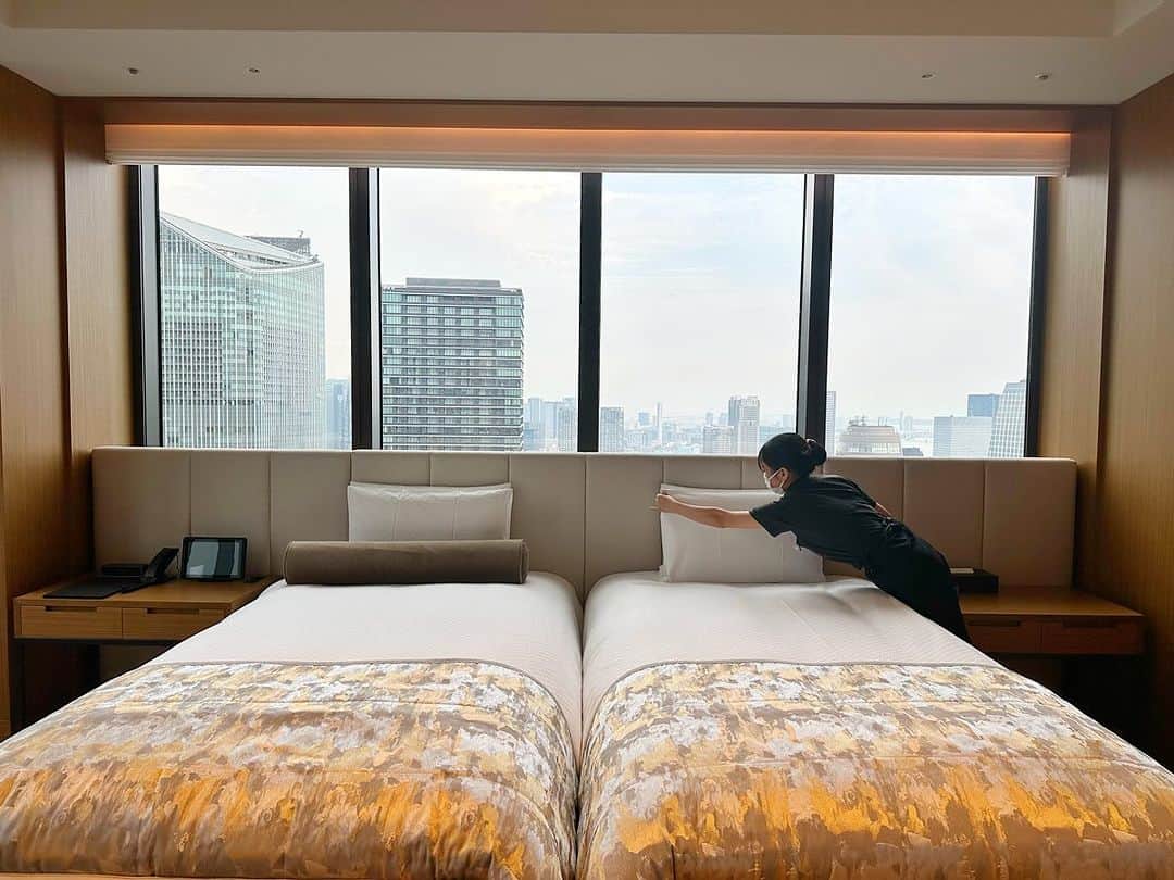 ホテルオークラ東京 Hotel Okura Tokyoのインスタグラム：「Welcome you with calm, comfort and clean✨ 安心・快適・清潔でお出迎え🧼  #ハウスキーピング #清掃の日 #ホテルステイ好きな人と繋がりたい #ホテル好きな人と繋がりたい #記念日ホテル  #東京ホテル #ラグジュアリーホテル #theokuratokyo #オークラ東京  #hotelsuite #hotelroom  #tokyohotel #luxuryhotel #tokyotravel #hotellife #luxurylife #tokyotrip  #lhw #uncommontravel #lhwtraveler  #东京 #酒店 #도쿄 #호텔 #일본 #ญี่ปุ่น #โตเกียว #โรงแรม」