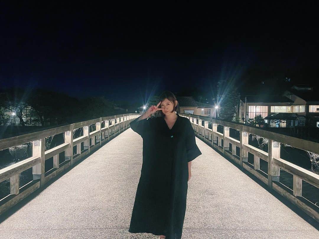 絢香のインスタグラム：「金沢の思い出😊 梅ノ橋で記念写真📷  みんないい顔してる😆  #Funtale #tour #金沢」