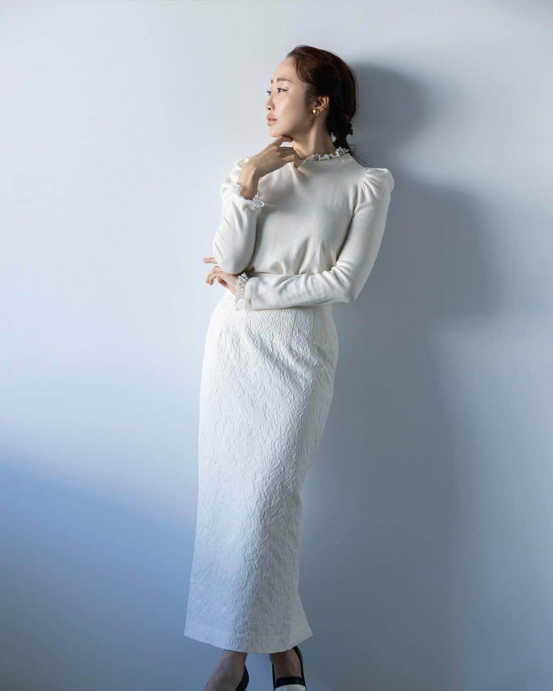 ロペのインスタグラム：「【ROPÉ × Megumi Kanzaki Design by Masaco Teranishi】 ⁡ ほんとうに必要とされる オケージョンウェアってなんだろう。  毎日をいそがしく過ごす女性には きっと様々なシーンやイベントが訪れる。  そんな大切な冠婚葬祭や節目の席で 凛と自分らしくいられるお気に入りの一着に出会えたら。 ⁡ ROPEは美容家・神崎恵さんと デザイナー・MasacoTeranishiさんをゲストに迎え、 心にそっと寄り添うオケージョンウェアを考えました。 今の時代を自由に謳歌する女性に向けた 特別な一着になることを願って。 ⁡ J'aDoRe JUN ONLINEでご購入いただけます。 ⁡直営店では10/4(水)より発売開始いたします。 ⁡ ⁡ @rope_jp @jadorejunonline  @megumi_kanzaki  @masaco_teranishi #ロペ #ROPÉ #ropejp」