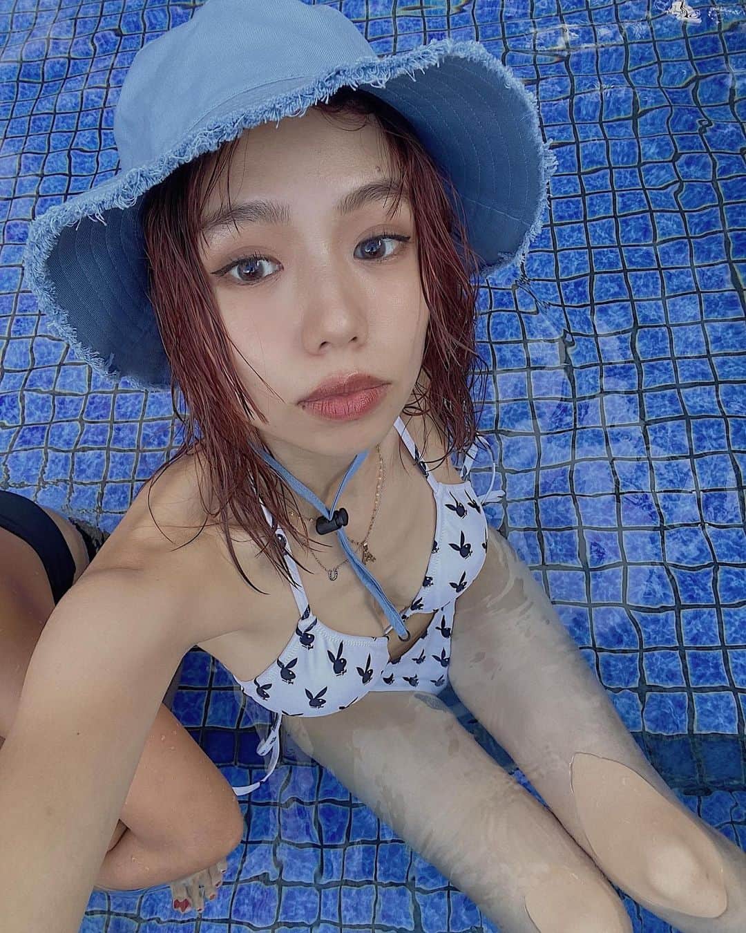 室原彩夏さんのインスタグラム写真 - (室原彩夏Instagram)「ㅤㅤㅤㅤㅤㅤㅤㅤㅤㅤㅤㅤㅤ okinawa day2 2日目は朝から沖縄のローカルハンバーガー屋さんjefのゴーヤバーガーの美味しさに感動して そのあとバスでビーチまでお散歩🚶‍♀️🏖 ㅤㅤㅤㅤㅤㅤㅤㅤㅤㅤㅤㅤㅤ からのホテルチェックインしてプール💙💦 ㅤㅤㅤㅤㅤㅤㅤㅤㅤㅤㅤㅤㅤ やっとPLAYBOY×LAGUAのビキニ着れたぁぁあああぁ 作っといて今年一回も着れないかと思ってたぁああぁあ ㅤㅤㅤㅤㅤㅤㅤㅤㅤㅤㅤㅤㅤ ナイトプールも❤️‍🔥🥵 ㅤㅤㅤㅤㅤㅤㅤㅤㅤㅤㅤㅤㅤ #okinawa #LAGUAGEM #playboy」9月24日 11時48分 - muro_aya