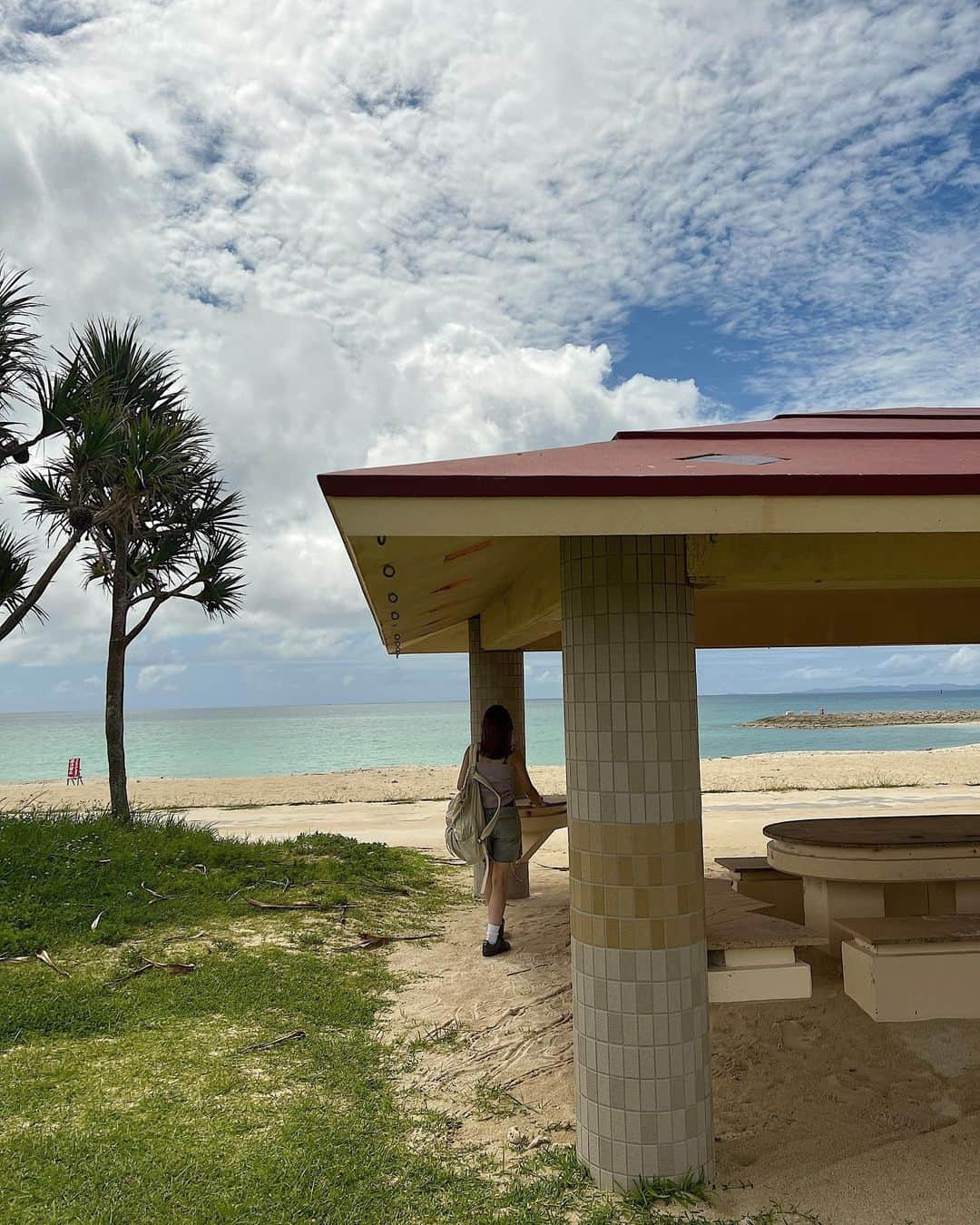 室原彩夏さんのインスタグラム写真 - (室原彩夏Instagram)「ㅤㅤㅤㅤㅤㅤㅤㅤㅤㅤㅤㅤㅤ okinawa day2 2日目は朝から沖縄のローカルハンバーガー屋さんjefのゴーヤバーガーの美味しさに感動して そのあとバスでビーチまでお散歩🚶‍♀️🏖 ㅤㅤㅤㅤㅤㅤㅤㅤㅤㅤㅤㅤㅤ からのホテルチェックインしてプール💙💦 ㅤㅤㅤㅤㅤㅤㅤㅤㅤㅤㅤㅤㅤ やっとPLAYBOY×LAGUAのビキニ着れたぁぁあああぁ 作っといて今年一回も着れないかと思ってたぁああぁあ ㅤㅤㅤㅤㅤㅤㅤㅤㅤㅤㅤㅤㅤ ナイトプールも❤️‍🔥🥵 ㅤㅤㅤㅤㅤㅤㅤㅤㅤㅤㅤㅤㅤ #okinawa #LAGUAGEM #playboy」9月24日 11時48分 - muro_aya