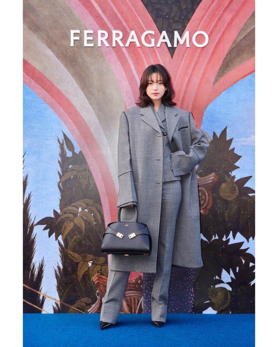ハン・ヒョジュのインスタグラム：「@ferragamo @_maximiliandavis_  #ferragamo #ferragamoss24」