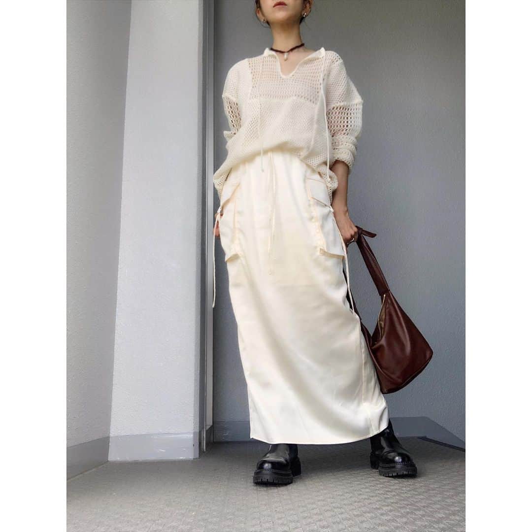 のインスタグラム：「昨日はファミセに行って来ましたᥫᩣ·͜· たくさんの中から掘り出し物探すの苦手だし、人が多いのが嫌であんまり行ったことなかったんだけど… 昨日は楽しかった♥️!!  秋冬物中心に可愛いのgetしてきた~~ もう安さにびっくり!! お得感満載で厳選するの大変だった🉐💦 いいお買い物出来ましたᥫᩣ·͜·  tops▶︎▷#todayful  skirt▶︎▷#searoomlynn  bag▶︎▷#chiiiibag  boots▶︎▷#greenlabelrelaxing  necklace▶︎▷#aere   #code  #coordinate #ootd #outfit #mylook #ママコーデ#156cmコーデ」