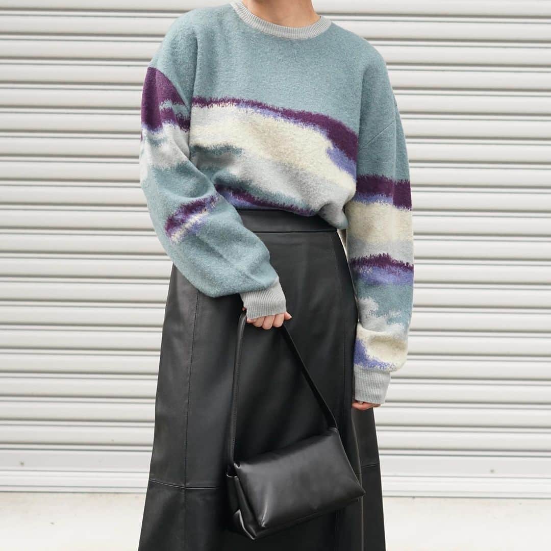 のインスタグラム：「Graphpaper  Jacquard Crew Neck Knit ￥41,800(tax in)  今シーズンのテーマ「Mountain View」を落とし込んだニット。  テーマから彷彿させる山々の風景を、軽く柔らかい肌触りのジャカードニットで表現しております。  ⁡ ⁡ ⁡ 詳しくはオフィシャルサイト【ARKnets】にて。 ■商品や通信販売に関しまして ご不明な点がございましたらお気軽にお問い合わせください。 ----------------------------------- オフィシャルサイトの在庫と店頭在庫は共有しております。 商品に関しましては、お気軽にコメントや店舗までお問い合わせください。 ⬇︎⬇︎⬇︎ @ann_de_ark  @arknets_official ⁡ #fashion #栃木 #宇都宮 #ショップ #セレクトショップ　#arknets #anndeark #graphpaper #marni #ganni  ⁡ -----------------------------------」