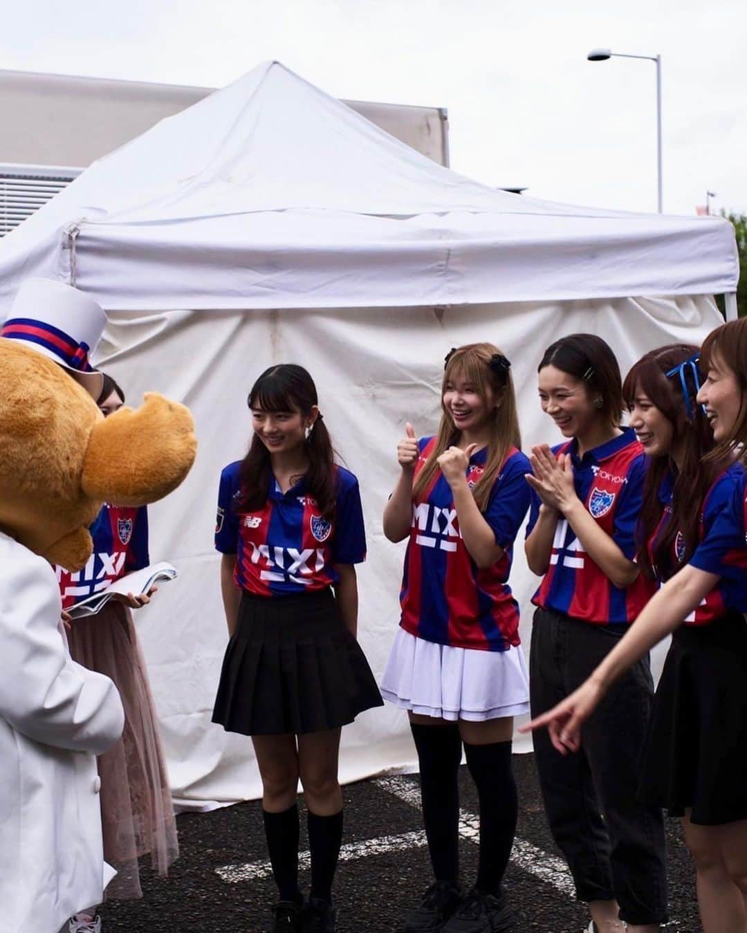 倉田瑠夏さんのインスタグラム写真 - (倉田瑠夏Instagram)「FC東京、25周年おめでとうございます🥰👏  そして昨日の味の素スタジアムでの試合も、本当におめでとうございます✨✨💙❤️  🎂東京ドロンパBIRTHDAY PARTY supported by めちゃコミック🎂ステージにて、『アイドロング!!!』としてサマーライオン🦁を歌わせてもらったり、ハーフタイム周回させていただいたりととっても貴重な最高の1日をありがとうございました😭🙇‍♀️💕✨  ドロンパくんお誕生日おめでとーー🥰👏🎂🎊✨✨  観に来てくださった皆様、そしていつもサマーライオンを歌ってくださって今回もアイドロング!!!を暖かく歓迎してくださったFC東京サポーターの皆様、本当にありがとうございました🙇‍♀️✨💕  #fctokyo #fc東京 #アイドロング !!!#アイドリング !!!#味スタ #味の素スタジアム #ユニフォーム #ユニフォーム女子 #ドロンパ #東京ドロンパ #お誕生日おめでとう #🎂 #happybirthday #生日快樂 #めちゃコミック #めちゃ犬 #扎心了 #⚽️ #サッカー #応援 #サッカー観戦 #soccer #サマーライオン」9月24日 12時22分 - ruka.kurata