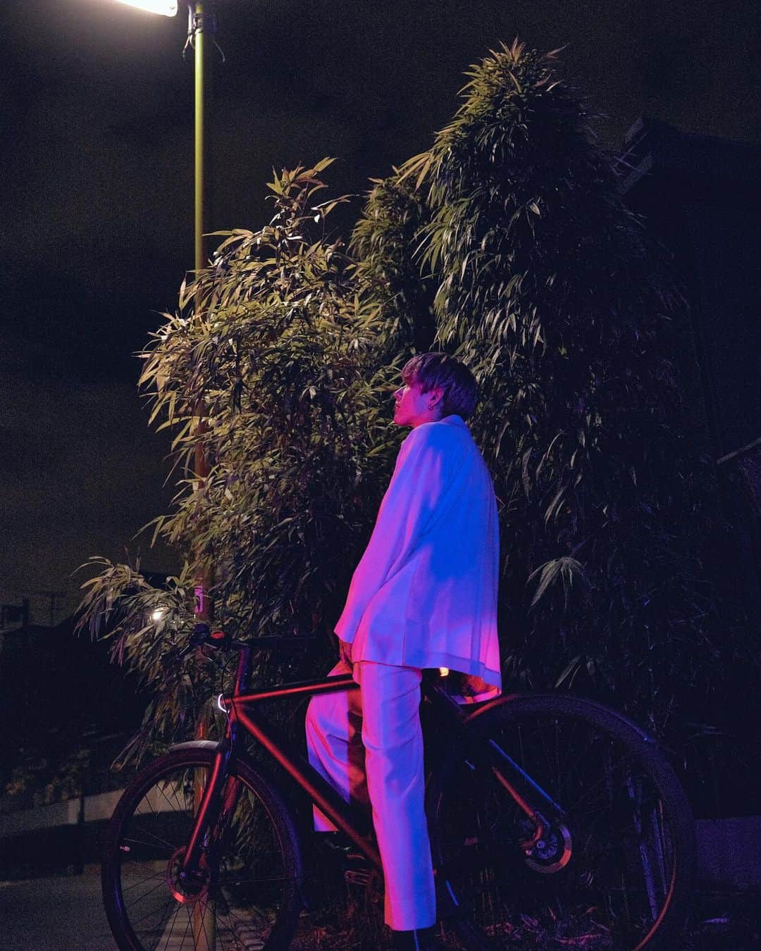 CHIBA（千葉光平）のインスタグラム：「cycle 聴いてくれてありがとうね！ 感想見る度ニンマリしています  やはり音楽はいいね、曲を出せば久しぶりのみんなと一挙にコミュニケートできる感覚！  是非生活のBGMにしてくださいな」