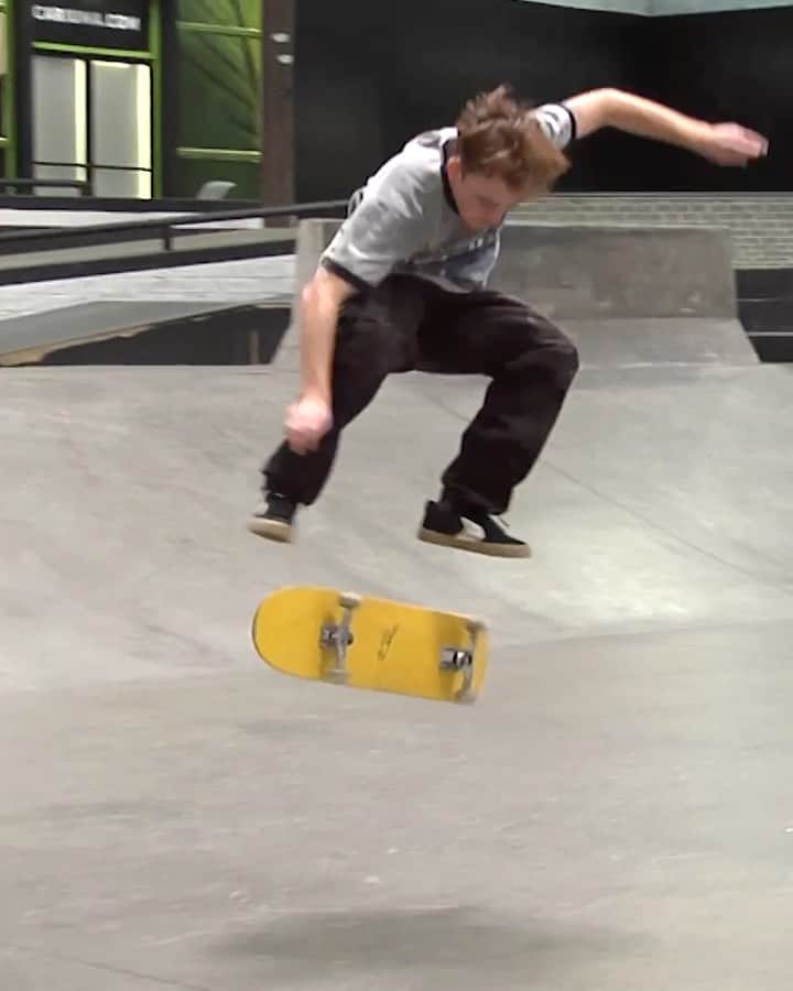 The Berricsのインスタグラム：「Expectations are high for The Legion of Doom, @chrisroberts fires @tylerpeters0n for a missed Switch Frontside 360… and instantly regrets it 🫣  Hit the link in bio to watch @luanomatriz & @chrisroberts and The Legion of of Doom in round 2 now playing on TheBerrics.com #skateboardingisfun #berrics #batb13   *Autographed Luan Oliveira Round 2 BATB 13: Freedom Finals Night Ticket Boards are available now in The @berricscanteen ! @cariumaskateboarding @primitiveskate」