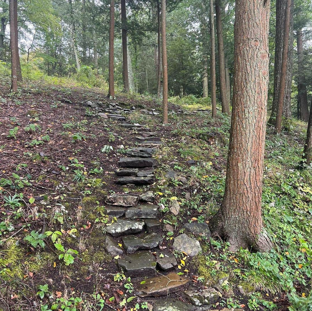 ヒュー・ジャックマンさんのインスタグラム写真 - (ヒュー・ジャックマンInstagram)「Sunday morning walk in the rain … heaven (and muddy)!」9月24日 23時26分 - thehughjackman