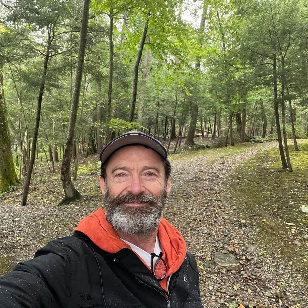 ヒュー・ジャックマンさんのインスタグラム写真 - (ヒュー・ジャックマンInstagram)「Sunday morning walk in the rain … heaven (and muddy)!」9月24日 23時26分 - thehughjackman