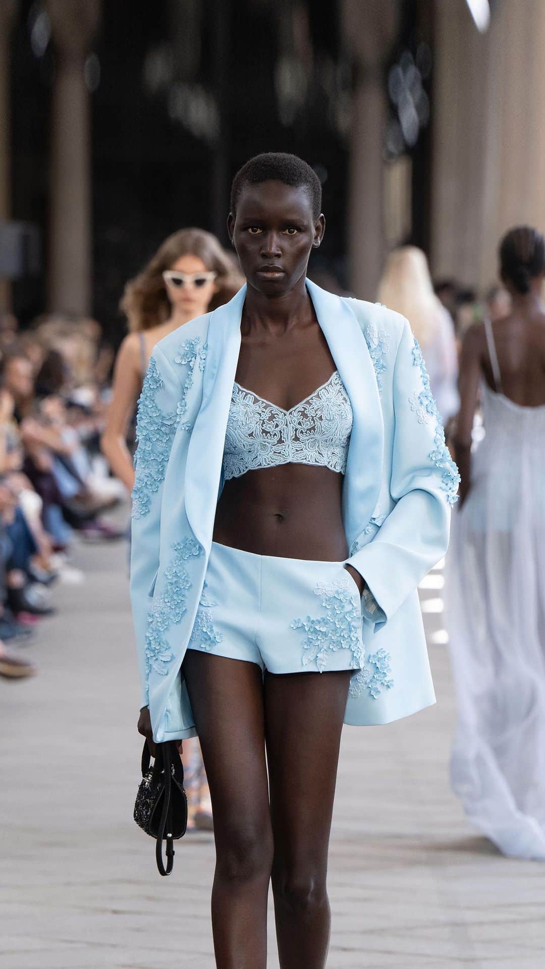 のインスタグラム：「Rooted in elegance.   #ErmannoScervino #SS24 #ErmannoScervinoCollection #mfw」
