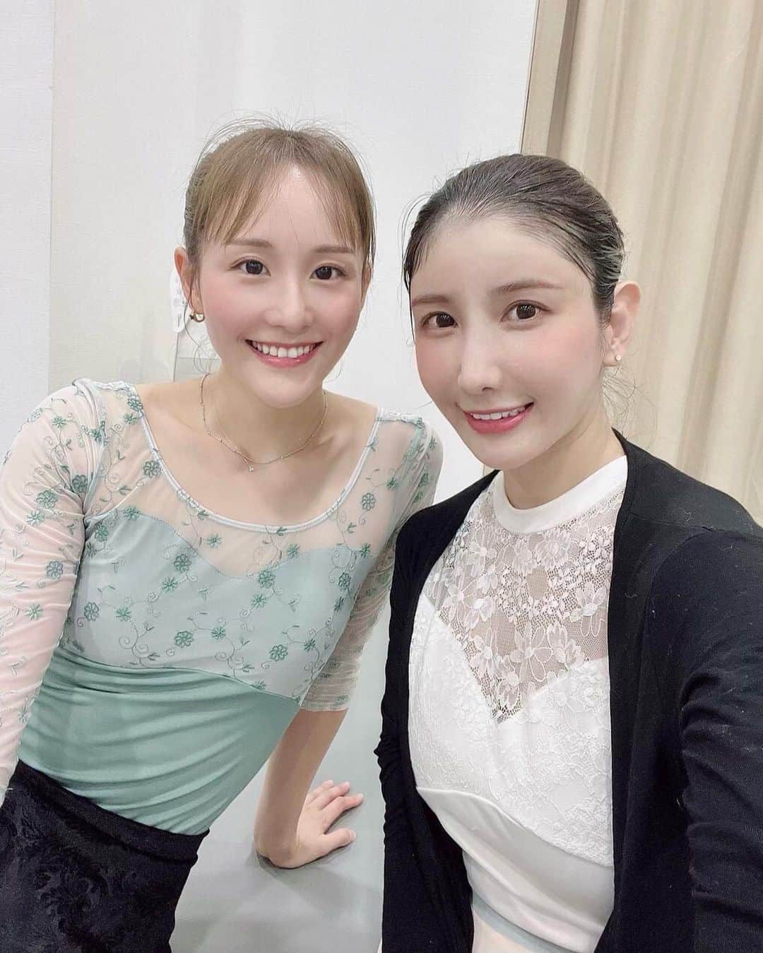 今西由記（ゆきぴ）のインスタグラム：「今週は休みなく踊り続けた1週間🥰🩰💕  先生が超カッコいいんだけどプリエの時点で『先生カッコいいかよ...』ってアリちゃんが呟いてたの聞こえてた😆🥰  そしてまたアリちゃんがバレエ好きになってくれて嬉しい🥰🩰🩷  今まだ隣に居るけどもアリちゃん素敵な1日をありがと🩷  #バレエ #ballet #レオタード」