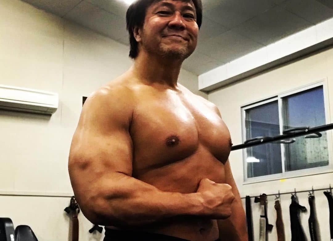 小島聡のインスタグラム：「昨日、巡業から帰京しましたが、オフなのでトレーニングはしました。  日曜日でしたが、個人的には曜日は関係なくて、オフならトレーニングはしておきたい派です☺️。  新日本は神戸大会。盛り上がりましたね！私も頑張ります！！  #小島聡  #新日本プロレス  #トレーニング」