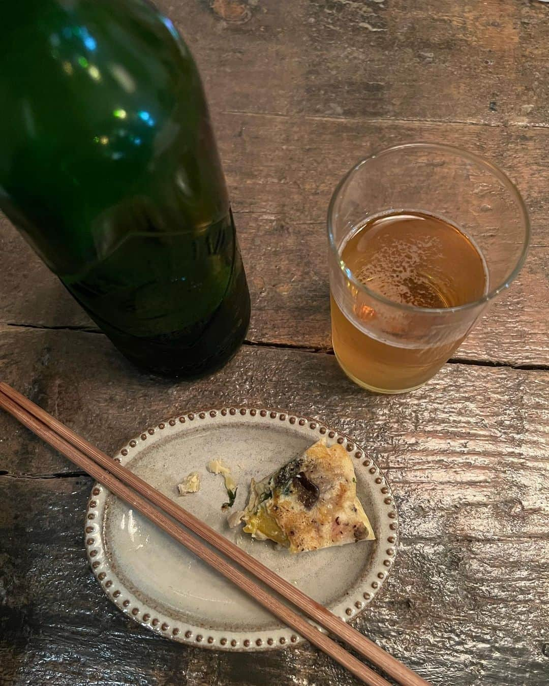 今井寿のインスタグラム：「#🌙 #夕飯 #ハートランド 🍺 #ウンダーベルグ ソーダ割り #麻婆豆腐 #オムライス #ぬか漬け  #オムライスはピッチリケチャップ    #今井寿  #imaihisashi #guitar #bucktick #bt #🌈🌈🌈」