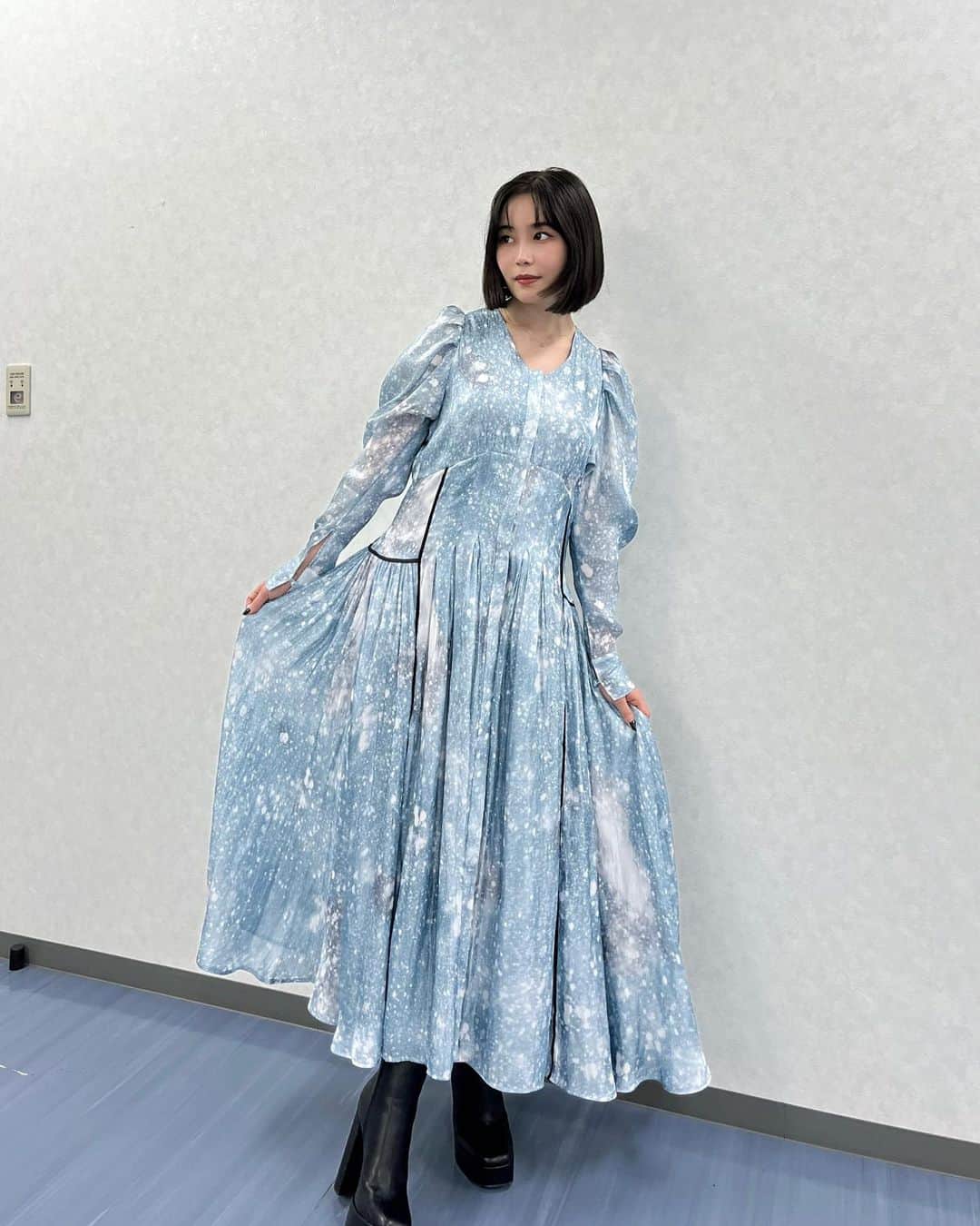 鷲尾伶菜のインスタグラム：「バンテリンドームナゴヤにて 中日対阪神戦で国歌独唱を務めさせていただきました。 後に、動画もアップします😌  まずは本日のお衣装のメイク @uchi_daxx  @yukie_tsujimura   はぁ 凄く緊張しました。 でもこの経験に心から感謝です。」