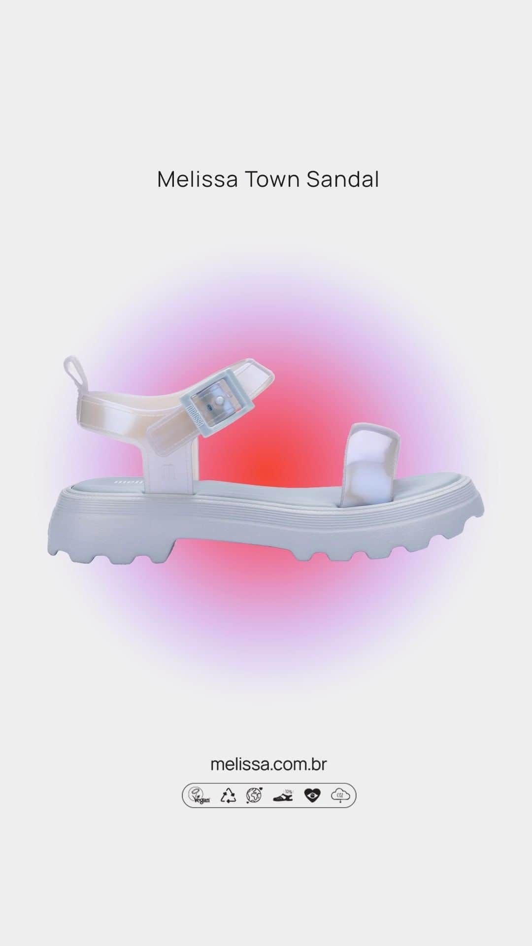メリッサのインスタグラム：「Já garantiu a sua #MelissaTownSandal? Depois eu não quero ver vocês reclamando que ficaram sem o ícone! 😅 Disponível no #ClubeMelissa mais próximo!」