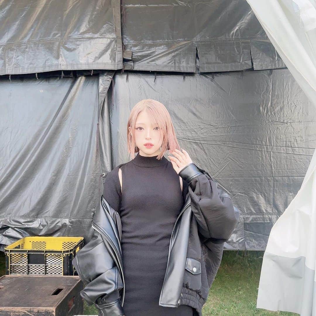 のインスタグラム：「. 沖縄コレクションありがとうございました！！  沖縄の皆さんほんっっとうに元気で 私も沢山パワーもらいました🔥 沖縄でのイベントほんとにうれしい！！ 暑い中ありがとうございました🥲❤️‍🔥 うちわもいっぱいみえたよ!!! 声も沢山聞こえた！たくさんありがとう𖠶𖠶」