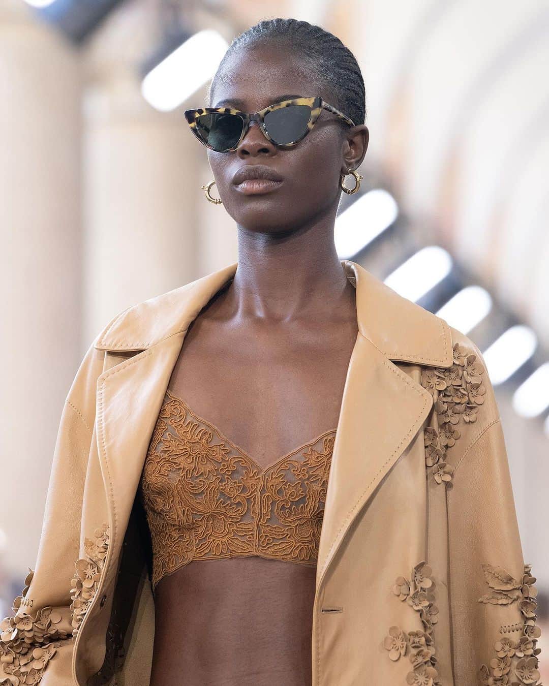 のインスタグラム：「Suede sophistication charm.   #ErmannoScervino #SS24 #ErmannoScervinoCollection #mfw」