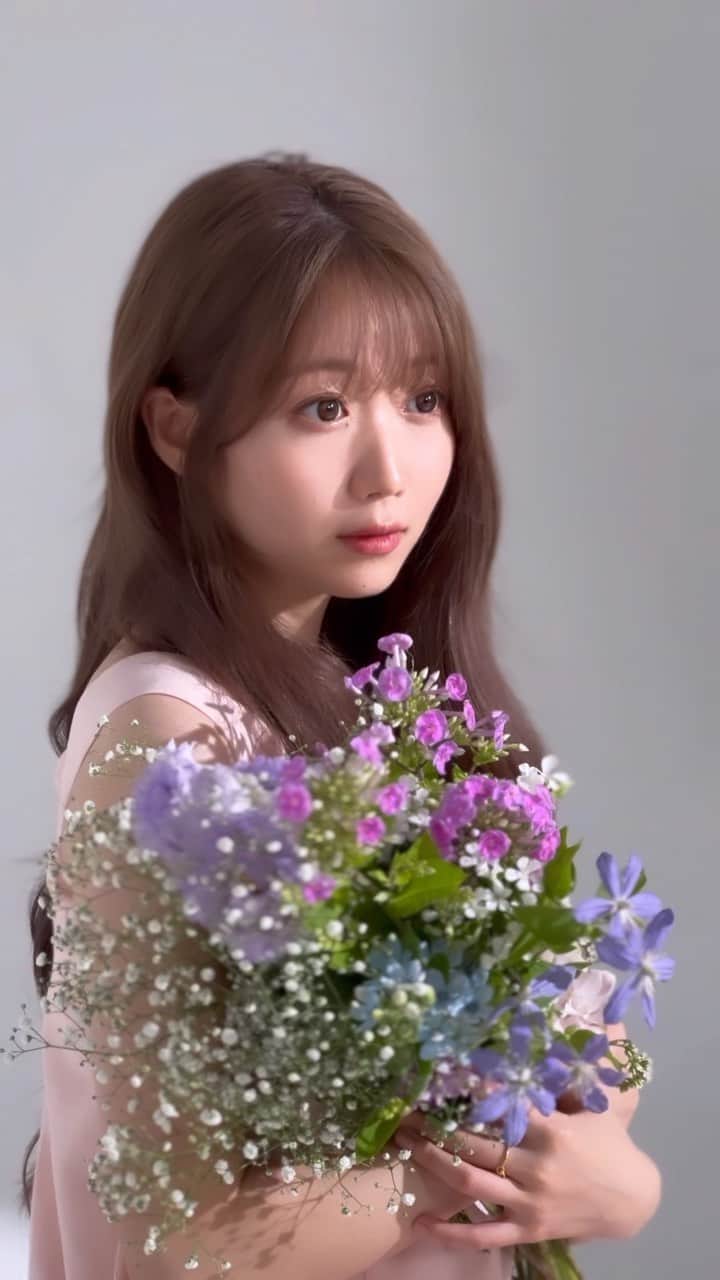 大谷映美里のインスタグラム：「お知らせです💐 9/29(金)発売「bis 11月号」にて レギュラーモデルを卒業いたします✨  初登場から5年ほどお世話になり、新しい自分や沢山の可愛いを教えて下さった大切な場所です。 bisでの撮影の経験や、皆さんからの感想のお言葉を宝物のように胸に抱えて これからも進んでいきます😌  bisさん、読者の皆さん 本当にありがとうございました💖💭  11月号で特集を組んでいただいたので、 ぜひ読んで下さいね！🫶🏻発売まであと5日🐈💓」