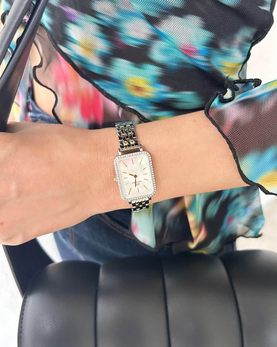 長澤メイさんのインスタグラム写真 - (長澤メイInstagram)「新作腕時計Bezel⌚️✨ ネックレスもカバンも @danielwellington  15%OFFクーポンは こちら🫶 【xxmeixx】  #PR #ダニエルウェリントン #FW2023 #dwbezel #バッグ #DW12週年」9月24日 22時04分 - xxmeixx1208