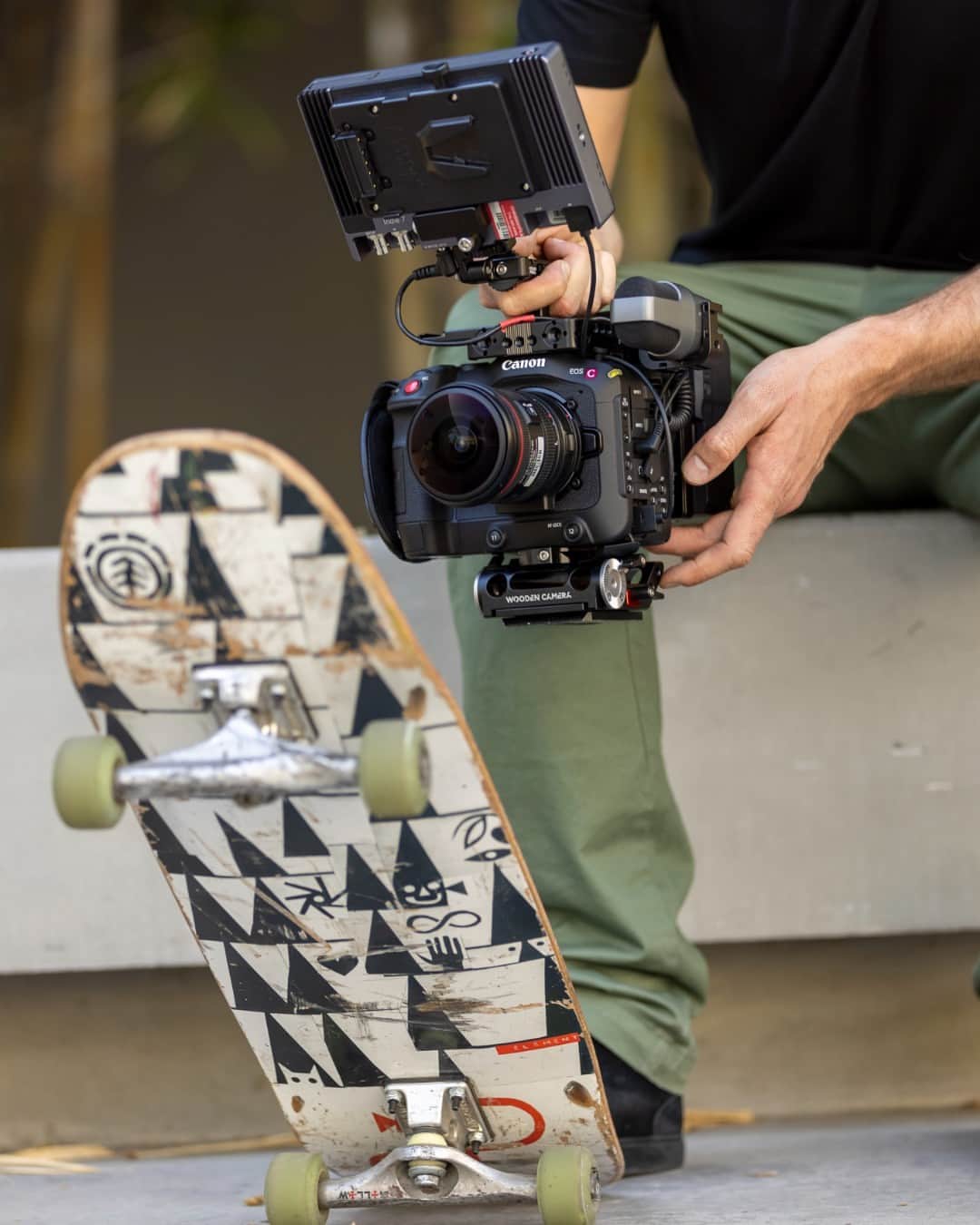 CANON USAさんのインスタグラム写真 - (CANON USAInstagram)「See how @martinfobes uses the #EOSC70's exceptional cinema capabilities to capture all the skating action. #skateboardphotography」9月24日 22時05分 - canonusa