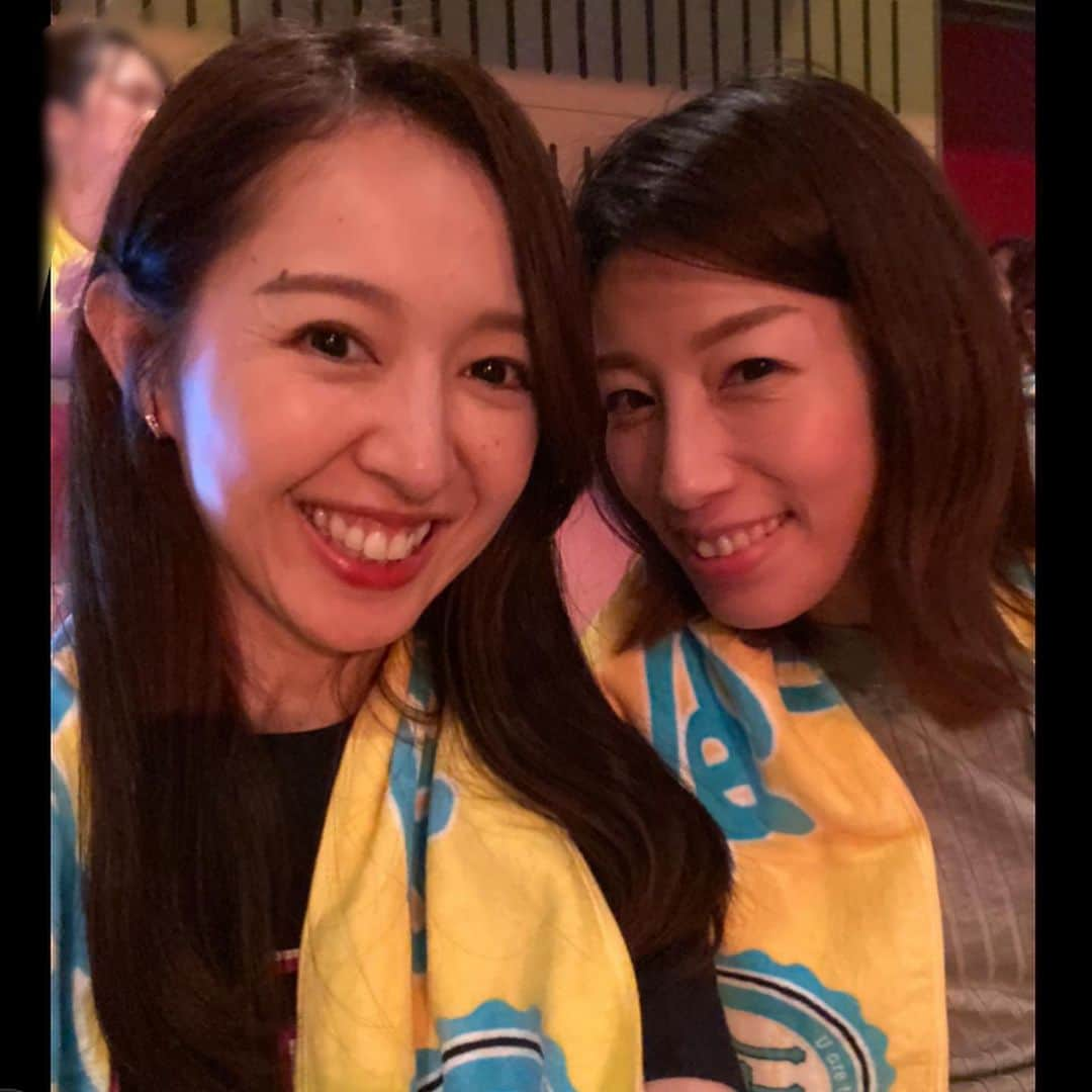 阿部智帆さんのインスタグラム写真 - (阿部智帆Instagram)「🌻💛 以前、野球のお仕事でお世話になった遊助さんのライブへ💫  すんっっっごいパワーでした🤩‼︎  今日までの自分を肯定してもらえたような、 寄り添ってくれる優しさと。 まだまだ行けるぞー‼︎と背中を押して 光を見せてくれる、力強さと。  こんなにも アーティストさんの心を近くに感じられるライブは初めてで、 あまりに感動して気付いたら泣いてました😳😳驚  そして、遊助さんとファンの皆さんの 絆を感じる愛の空間も、本当に素敵🥲👏✨  Team 遊助。 控えめに言って、最幸でした。  #楽しいの向こう側」9月24日 22時05分 - chiho_abe829