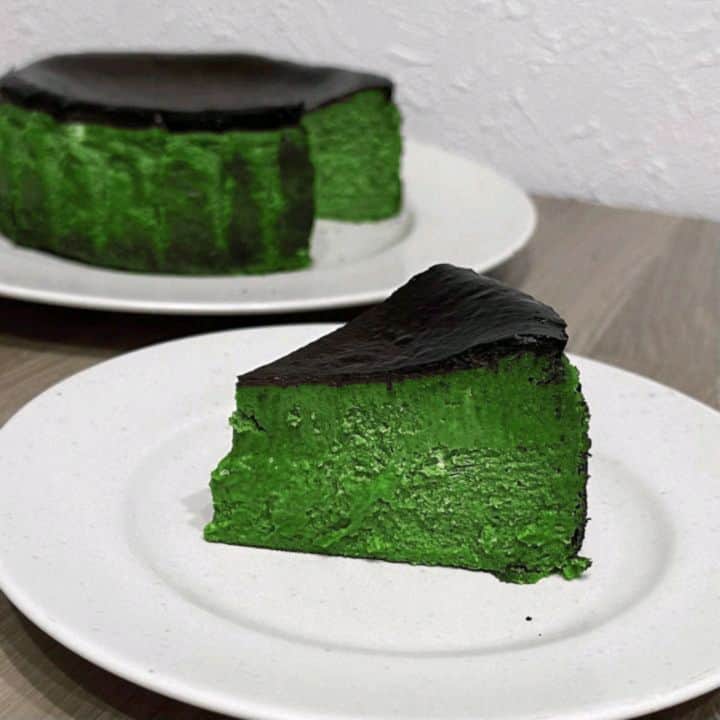 Matchæologist®のインスタグラム：「Holy #Matcha! Tag a friend who’d love to devour this mouth-watering Matcha 🍃 #Cheesecake 🍰 beautifully captured by @matcha_aya! . We’ve got you covered if you’re craving the captivating taste of matcha green tea 🌿— the ultimate superfood that you can incorporate into any of your favourite creations! . 👉 Head to Matchaeologist.com (link in bio) to learn more about our range of ceremonial and culinary matcha. 🌿 . Matchæologist® #Matchaeologist Matchaeologist.com」
