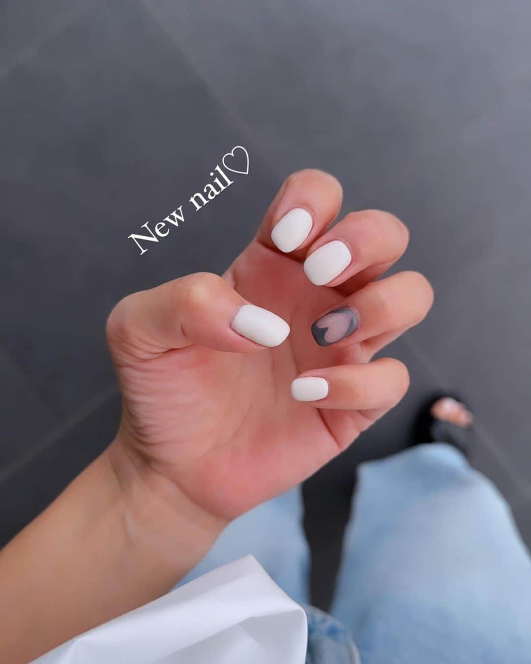 Keikooooooのインスタグラム：「New  nail♡ アイボリーのマット🤍 ハートのくり抜きはお気に入りでリピート♡  #nail #ネイル #マットネイル」