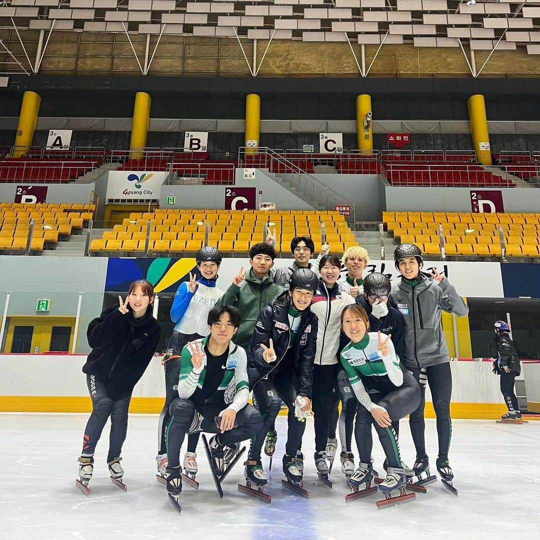 渡邊啓太さんのインスタグラム写真 - (渡邊啓太Instagram)「My memory in Korea🇰🇷🤝🇯🇵  ———  고양 Team × Team Sugio🔥 📍韓国-高陽市  ——— 5週間の韓国キャンプを終えて帰国🫡 @i_am_syuta  @i_no_miki  @w__a2003  長期間の共同生活ありがとう！  ここ数年ずっとお世話になっている 韓国のチーム“コヤン”🇰🇷  ジュニア〜社会人まで人数も多く それぞれの世代で強い子たちが集まっています。  そんな中で監督含め12名を受け入れてくれた 高陽市チームの監督さんにも感謝です🕊️✨  僕の競技人生でも深く記憶に残る合宿でした‼️ -----  全日本距離別までの短い期間 少しでもより良くなるように整えて “イマ”あるベストをだせるようにします🔥  ----- #ショートトラック #渡邊啓太 #阪南大学 #谷歯科 #徳丸農園 #lululemon #ルルレモン #lululemonambassador #韓国 #高陽市 #アスリート#감사합니다 #화이팅 #顔晴ろう」9月25日 7時30分 - kwatanabe18