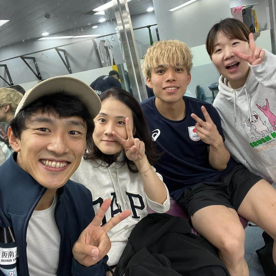 渡邊啓太さんのインスタグラム写真 - (渡邊啓太Instagram)「My memory in Korea🇰🇷🤝🇯🇵  ———  고양 Team × Team Sugio🔥 📍韓国-高陽市  ——— 5週間の韓国キャンプを終えて帰国🫡 @i_am_syuta  @i_no_miki  @w__a2003  長期間の共同生活ありがとう！  ここ数年ずっとお世話になっている 韓国のチーム“コヤン”🇰🇷  ジュニア〜社会人まで人数も多く それぞれの世代で強い子たちが集まっています。  そんな中で監督含め12名を受け入れてくれた 高陽市チームの監督さんにも感謝です🕊️✨  僕の競技人生でも深く記憶に残る合宿でした‼️ -----  全日本距離別までの短い期間 少しでもより良くなるように整えて “イマ”あるベストをだせるようにします🔥  ----- #ショートトラック #渡邊啓太 #阪南大学 #谷歯科 #徳丸農園 #lululemon #ルルレモン #lululemonambassador #韓国 #高陽市 #アスリート#감사합니다 #화이팅 #顔晴ろう」9月25日 7時30分 - kwatanabe18