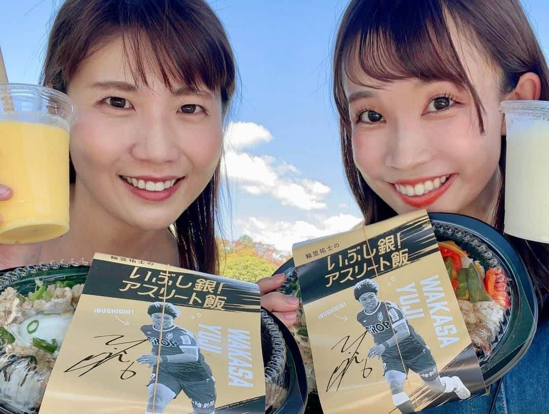 東條麻依子さんのインスタグラム写真 - (東條麻依子Instagram)「磐田戦勝利⚽️✨ わくわくする試合展開でした！次節も勝利を！ . KSBの滝川アナに 試合前に会えました！🫶🏻 小野アナと3人で📸 . お昼は輪笠選手のいぶし銀アスリート飯で腹ごしらえ . 具だくさんで美味しかったです🤍マンゴースムージーも絶品🥭おすすめですよ . #磐田戦#勝利#ファジアーノ#岡山#マンゴー#いぶし銀#スムージー#絶品#かわいい後輩たち」9月24日 22時15分 - maiko_tojo