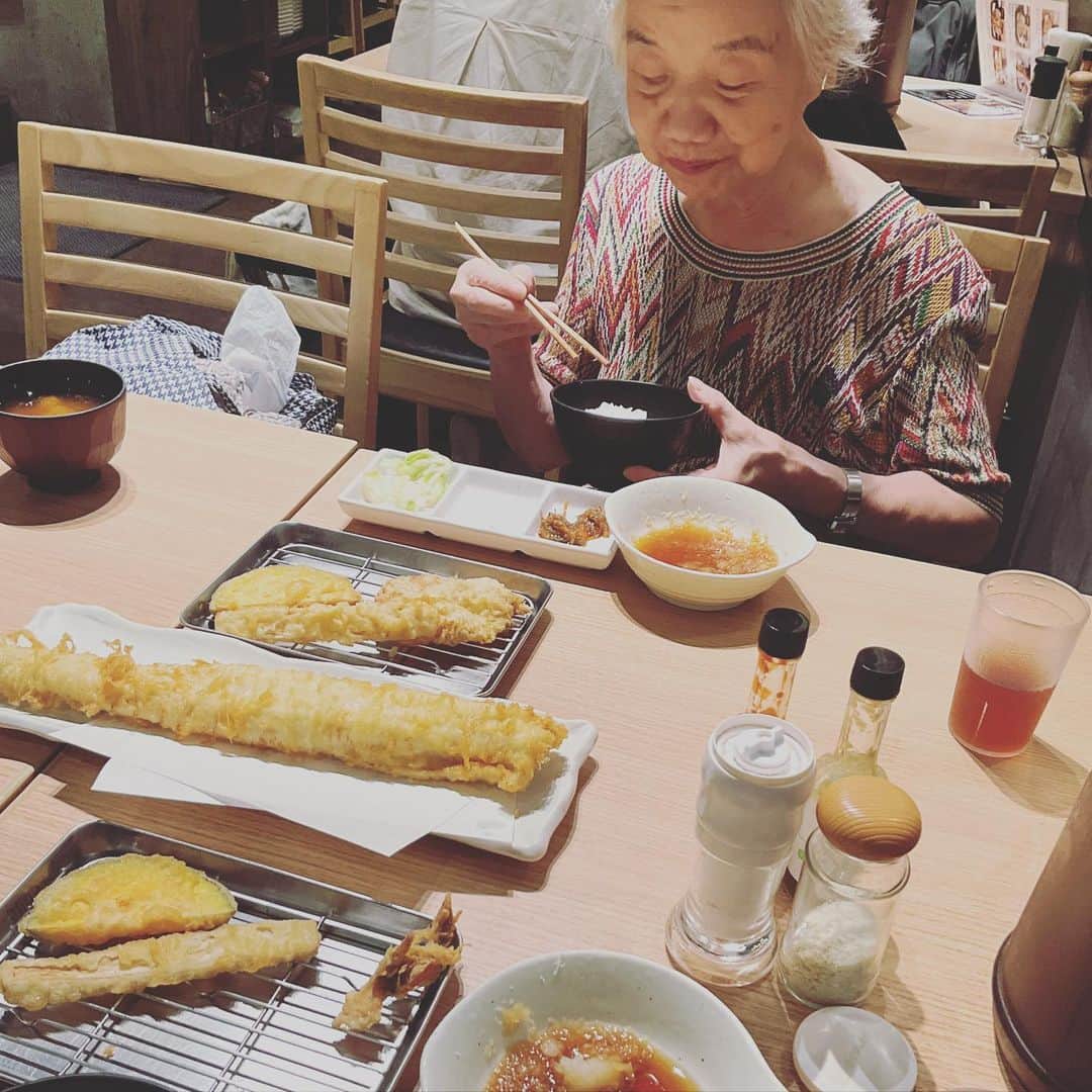 椎名直子のインスタグラム：「穴子の天ぷらをたべたくてね！」