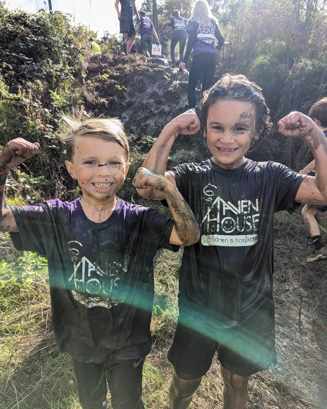 のインスタグラム：「What a day 💜🙏🏼✨ Thank you to everyone that come to support @havenhousech charity mud run and to everyone that donated or sponsored us 🫶🏼 what a brilliant time we all had 💜🙏🏼」
