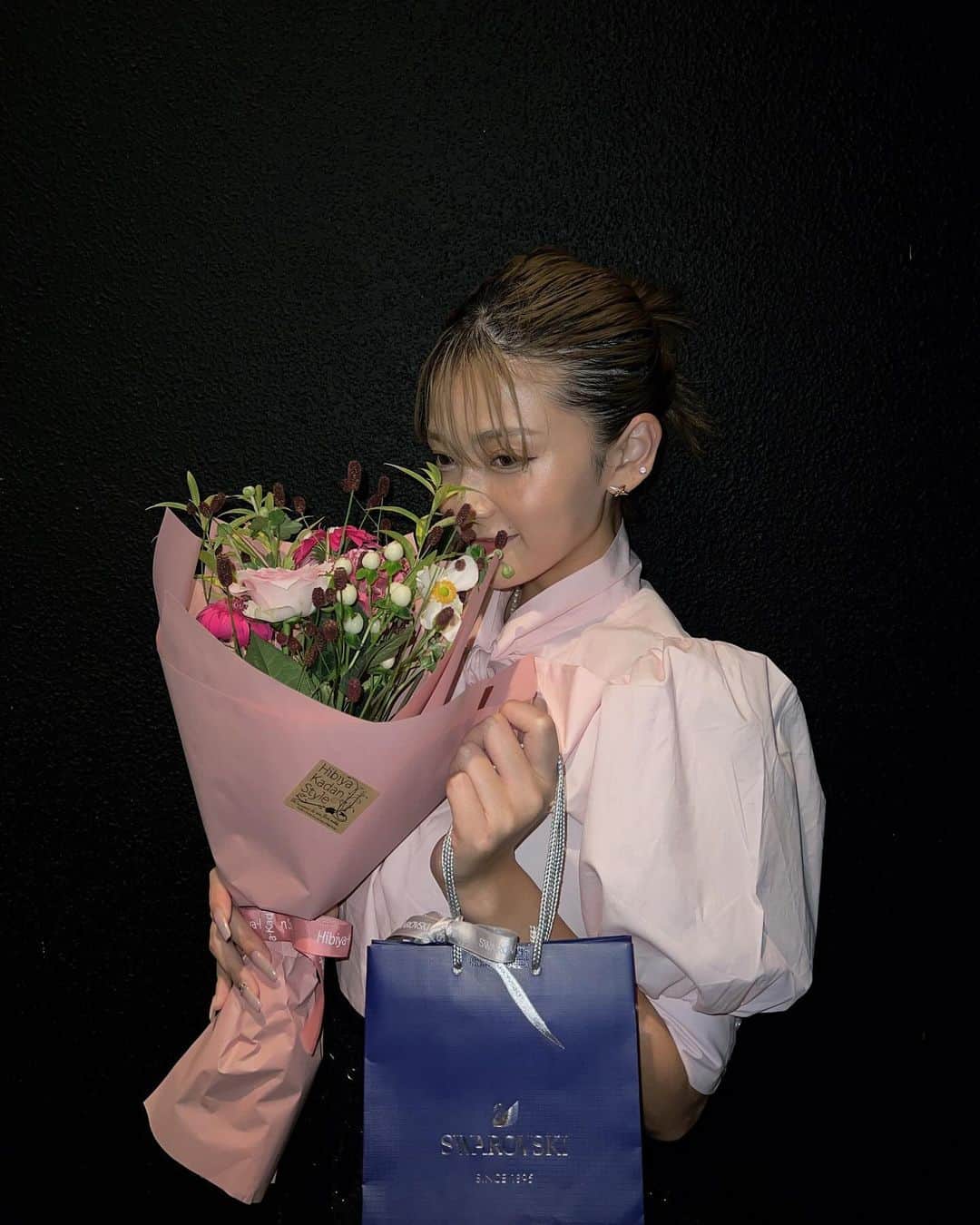 櫻井音乃さんのインスタグラム写真 - (櫻井音乃Instagram)「こんばんわ❤︎ たまにはこんな服装もしますっ。 ・ さやちゃんがお誕生日プレゼントくれたよ〜！ありがとう🫶🏻💕」9月24日 22時21分 - o_to.08