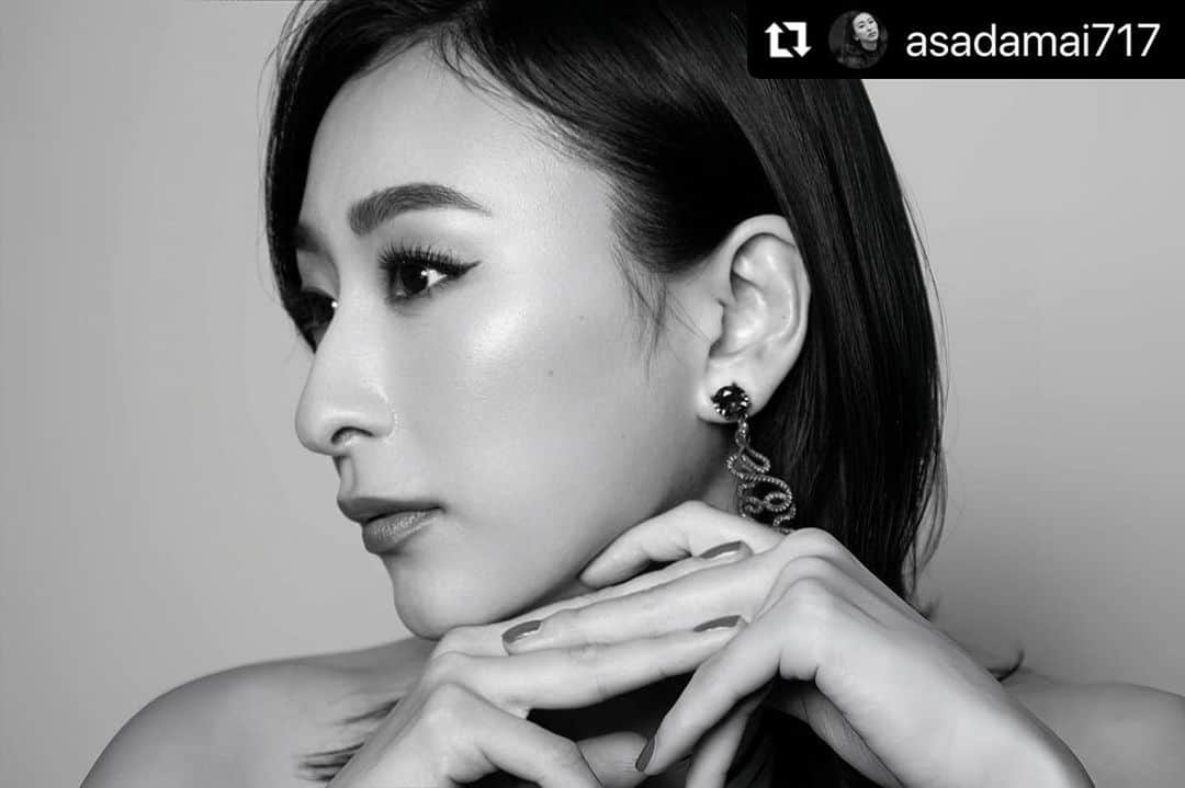 山口りさのインスタグラム：「Beautiful🩶  #Repost @asadamai717 with @use.repost ・・・ 🩶🩶🩶  🖤 @hairmakeupbylisayamaguchi」