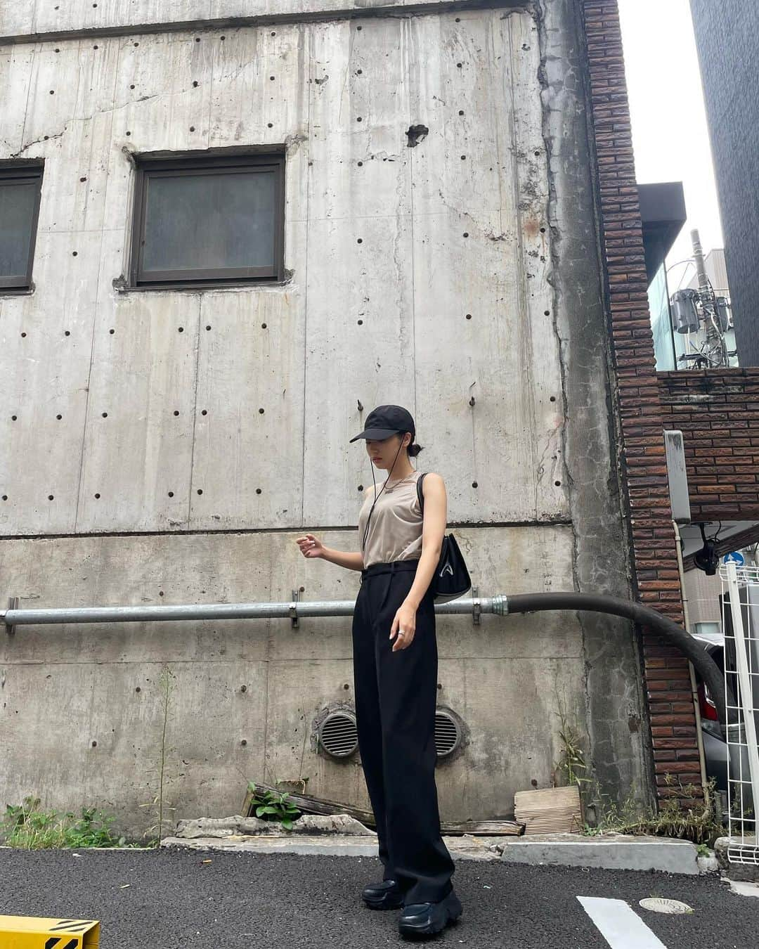 武田玲奈さんのインスタグラム写真 - (武田玲奈Instagram)「仕事の日のしふく🫧  夏服おしまいだねえ 秋の風が気持ちいねえ」9月24日 22時33分 - rena_takeda