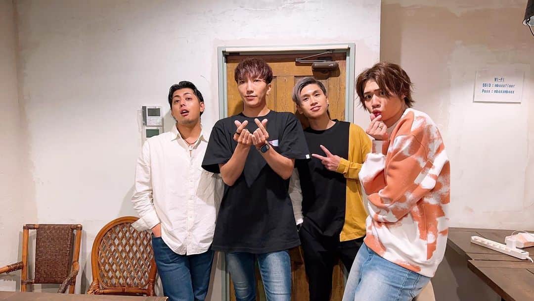 斬波のインスタグラム：「斬波三昧Vol.66 ありがとうございました🌊  ファンミ企画では孝介さん考案の心理テスト、なかなか攻めた内容でハラハラしましたね！  来月は10/29なのでハロウィンの時期です！ということは、、、？？？可能な方はぜひ仮装をご用意の上お越しください♪♪  以上、斬波でした！！！！  #斬波 #斬波三昧」