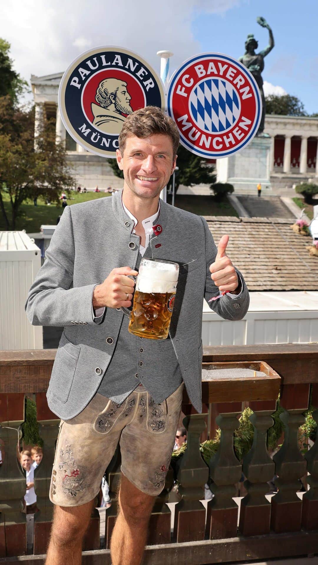 のインスタグラム：「𝑊𝑖𝑒𝑠𝑛 𝑖𝑠! 🥨   Have a good time, boys! 🍻  #MiaSanMia #FCBayern」