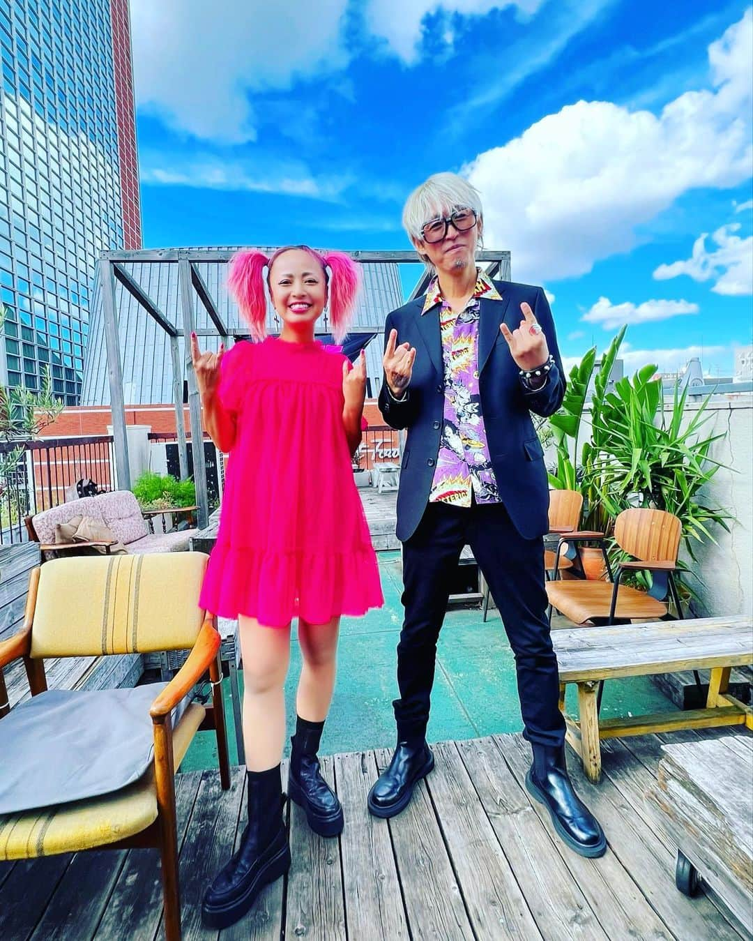 ニーコさんのインスタグラム写真 - (ニーコInstagram)「HappyWedding💒🩷🩷🩷 アラちゃんビンちゃんの結婚パーティーでノーチンとMCをさせてもらいました🎤 Rock 'n' rollな仲間の個性と笑顔溢れるパーティーで幸せを沢山お裾分けいただきました💐 末永くお幸せに〜♡ #結婚式#結婚パーティー#司会#MC」9月24日 22時29分 - neeko_isuzu