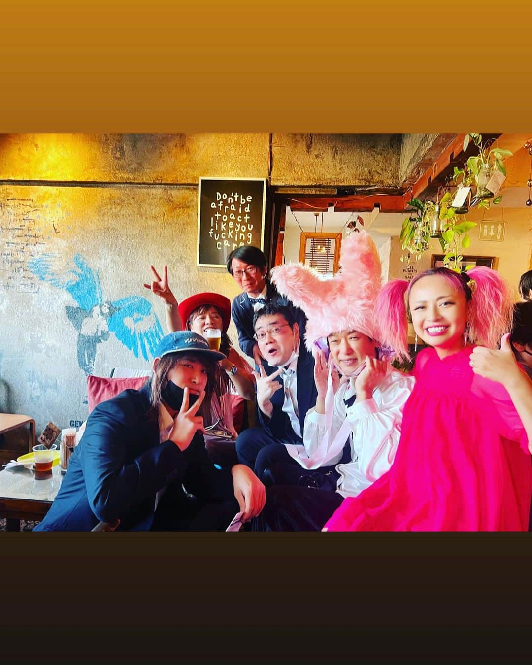 ニーコさんのインスタグラム写真 - (ニーコInstagram)「HappyWedding💒🩷🩷🩷 アラちゃんビンちゃんの結婚パーティーでノーチンとMCをさせてもらいました🎤 Rock 'n' rollな仲間の個性と笑顔溢れるパーティーで幸せを沢山お裾分けいただきました💐 末永くお幸せに〜♡ #結婚式#結婚パーティー#司会#MC」9月24日 22時29分 - neeko_isuzu