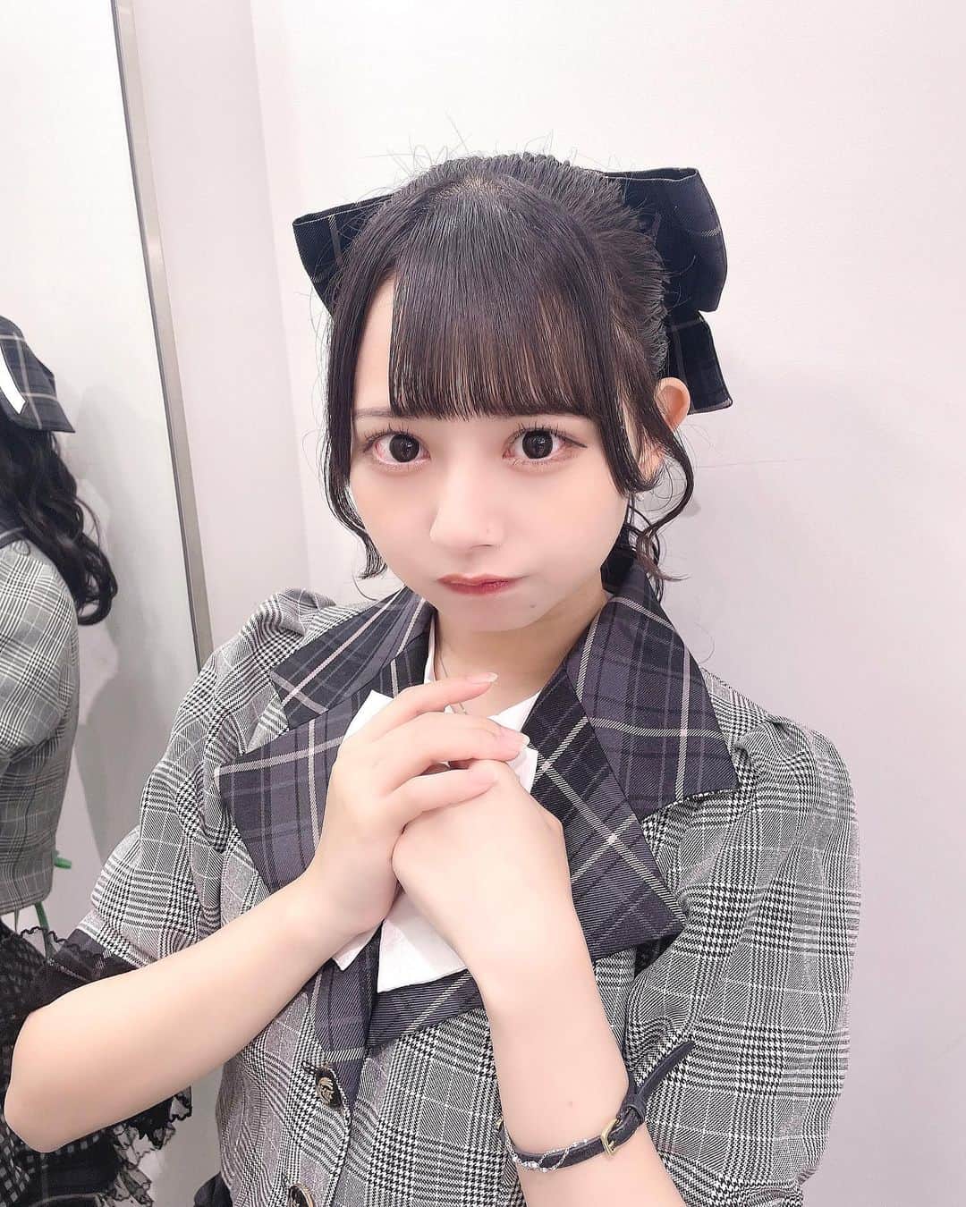 のインスタグラム：「ポニテのりぼんおっきくてねこみみみたいになった(^т ̫ т^)♪」