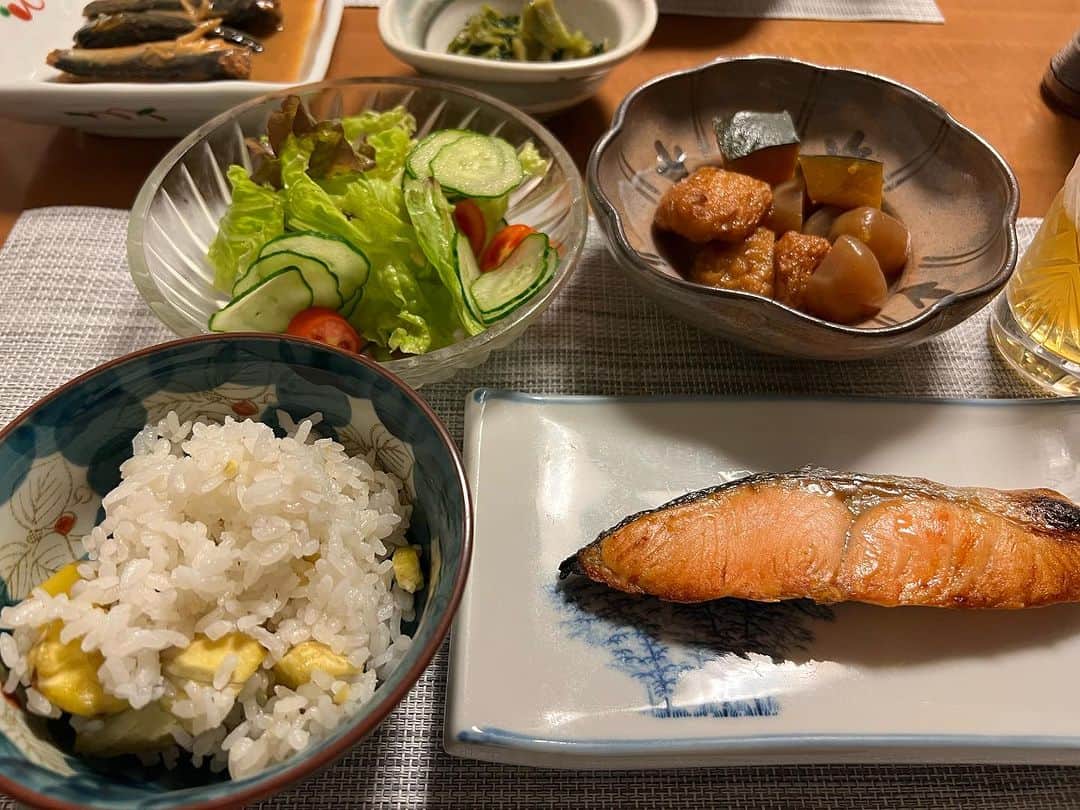 鈴木美香のインスタグラム：「. 忙しすぎて 　 心を無くしかけてる私にとって 　 最高の癒し。 　 #母の手料理  #秋はやはり  #栗ごはん」