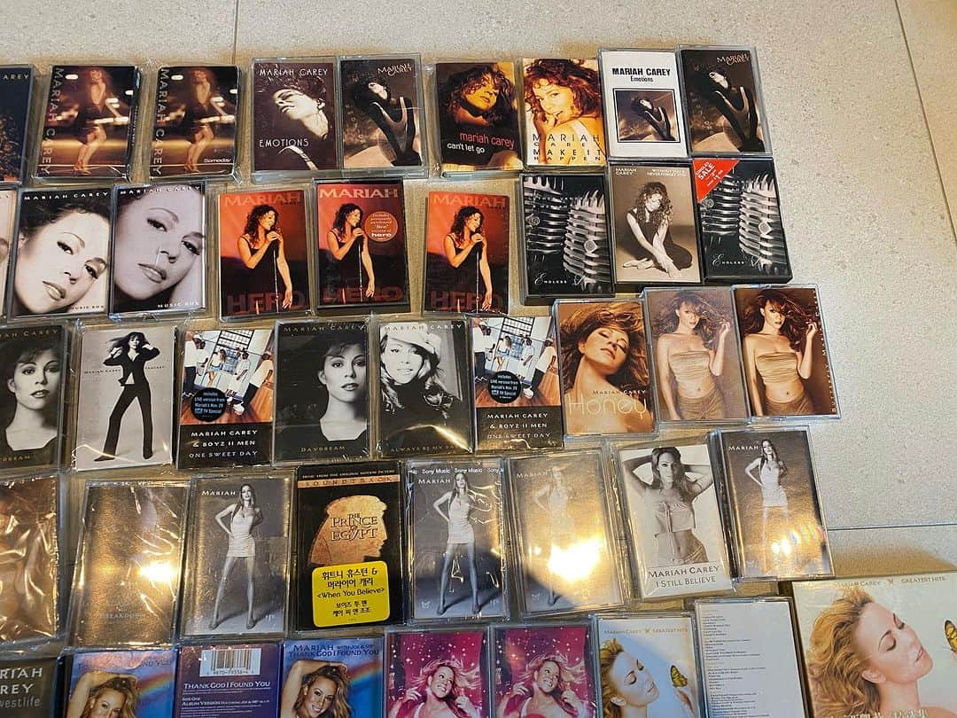 クォン・スンイルさんのインスタグラム写真 - (クォン・スンイルInstagram)「97년도부터 모아온 @mariahcarey 카세트  #MariahCarey #Cassette ##cassettetapes# #MusicBox30 #Mariahcarey #90s」9月24日 22時42分 - urbankwon