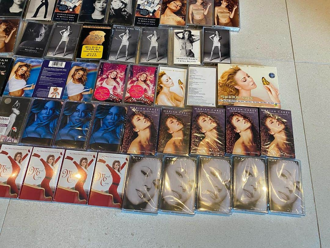 クォン・スンイルさんのインスタグラム写真 - (クォン・スンイルInstagram)「97년도부터 모아온 @mariahcarey 카세트  #MariahCarey #Cassette ##cassettetapes# #MusicBox30 #Mariahcarey #90s」9月24日 22時42分 - urbankwon