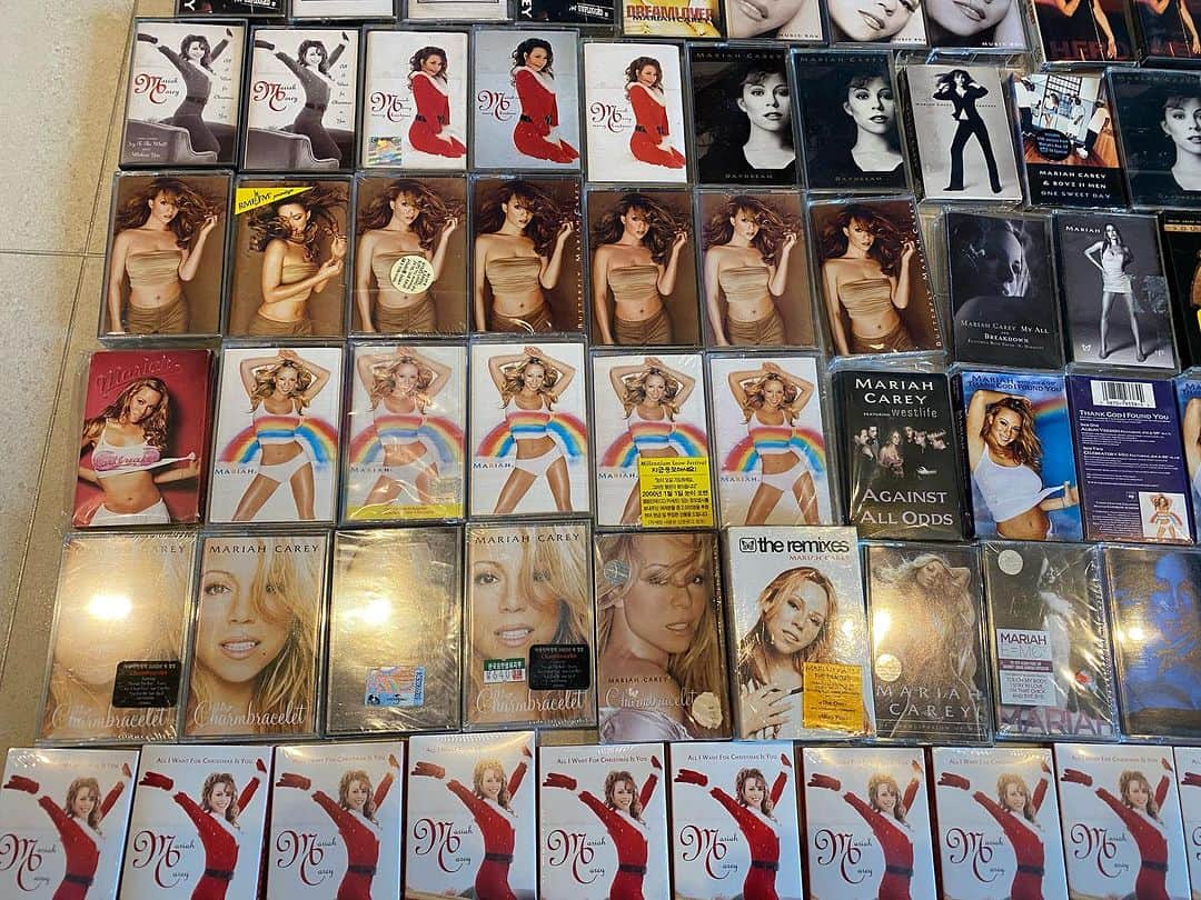 クォン・スンイルさんのインスタグラム写真 - (クォン・スンイルInstagram)「97년도부터 모아온 @mariahcarey 카세트  #MariahCarey #Cassette ##cassettetapes# #MusicBox30 #Mariahcarey #90s」9月24日 22時42分 - urbankwon