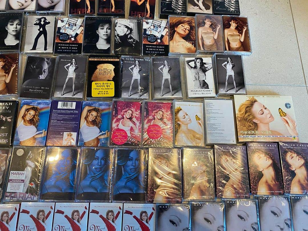 クォン・スンイルさんのインスタグラム写真 - (クォン・スンイルInstagram)「97년도부터 모아온 @mariahcarey 카세트  #MariahCarey #Cassette ##cassettetapes# #MusicBox30 #Mariahcarey #90s」9月24日 22時42分 - urbankwon