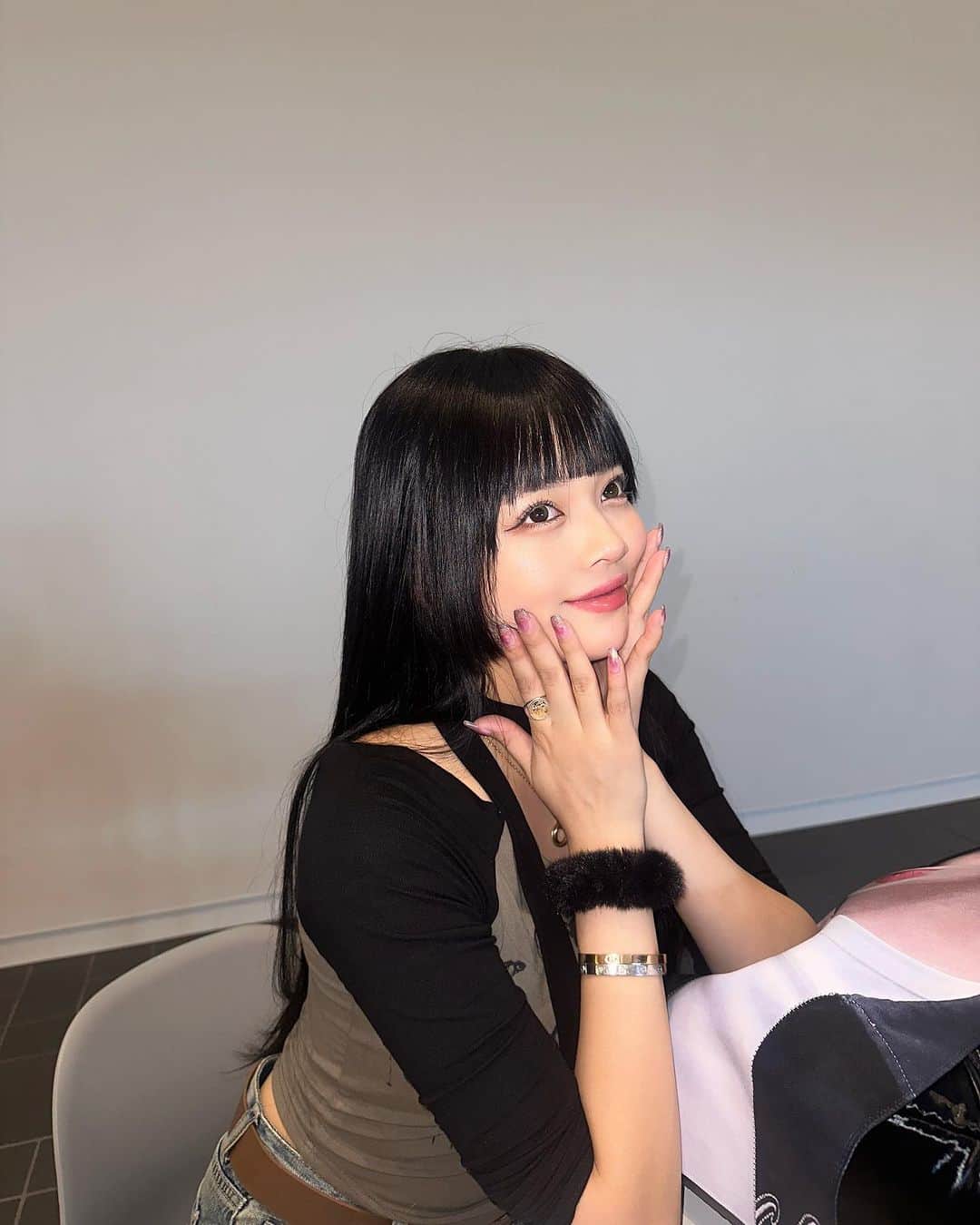 仲本莉絵瑠のインスタグラム：「推しと好きな人 どっちか選んでって言われたらどっち取る❓」