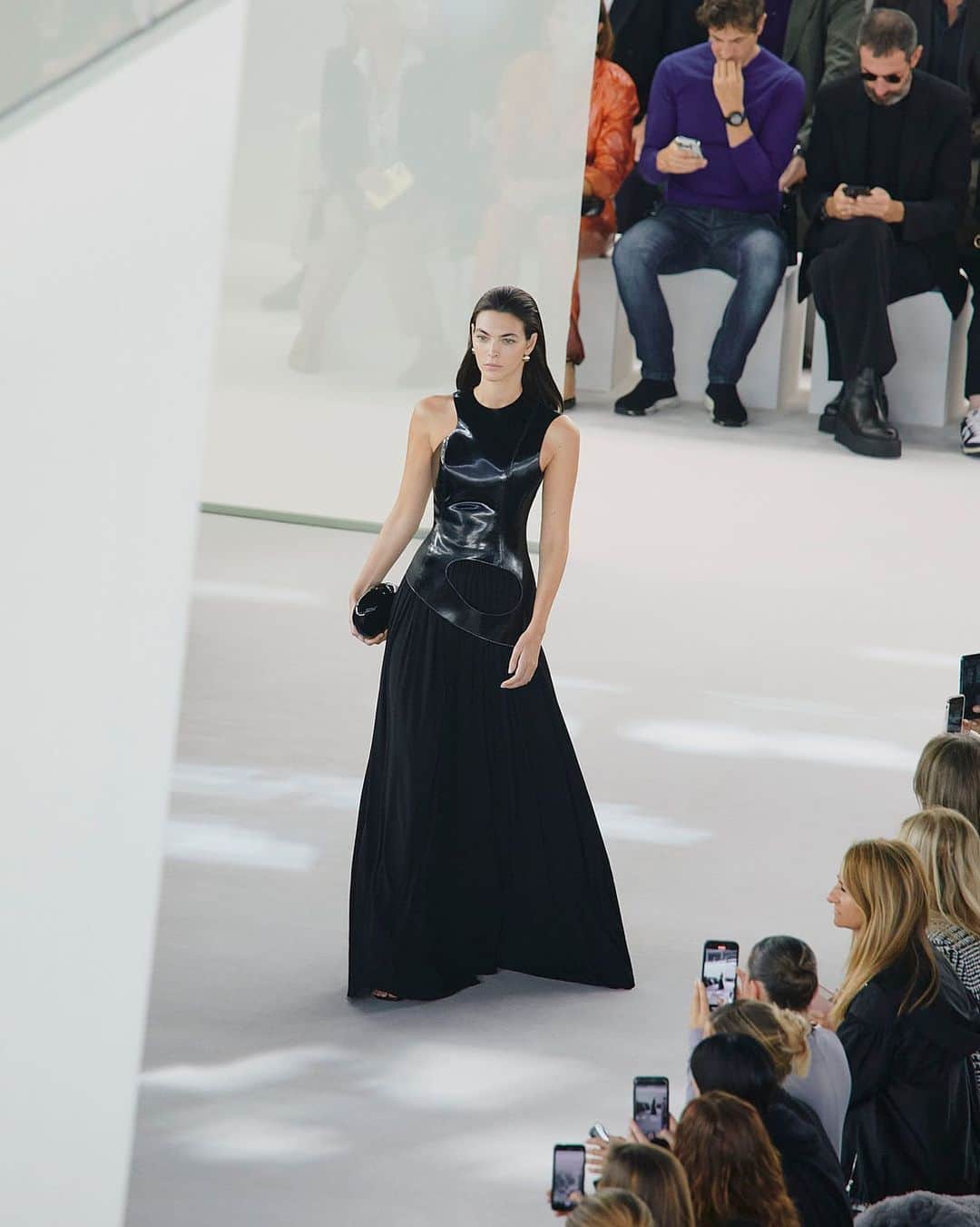 サルヴァトーレ・フェラガモのインスタグラム：「@vittoria closing #FerragamoSS24.」