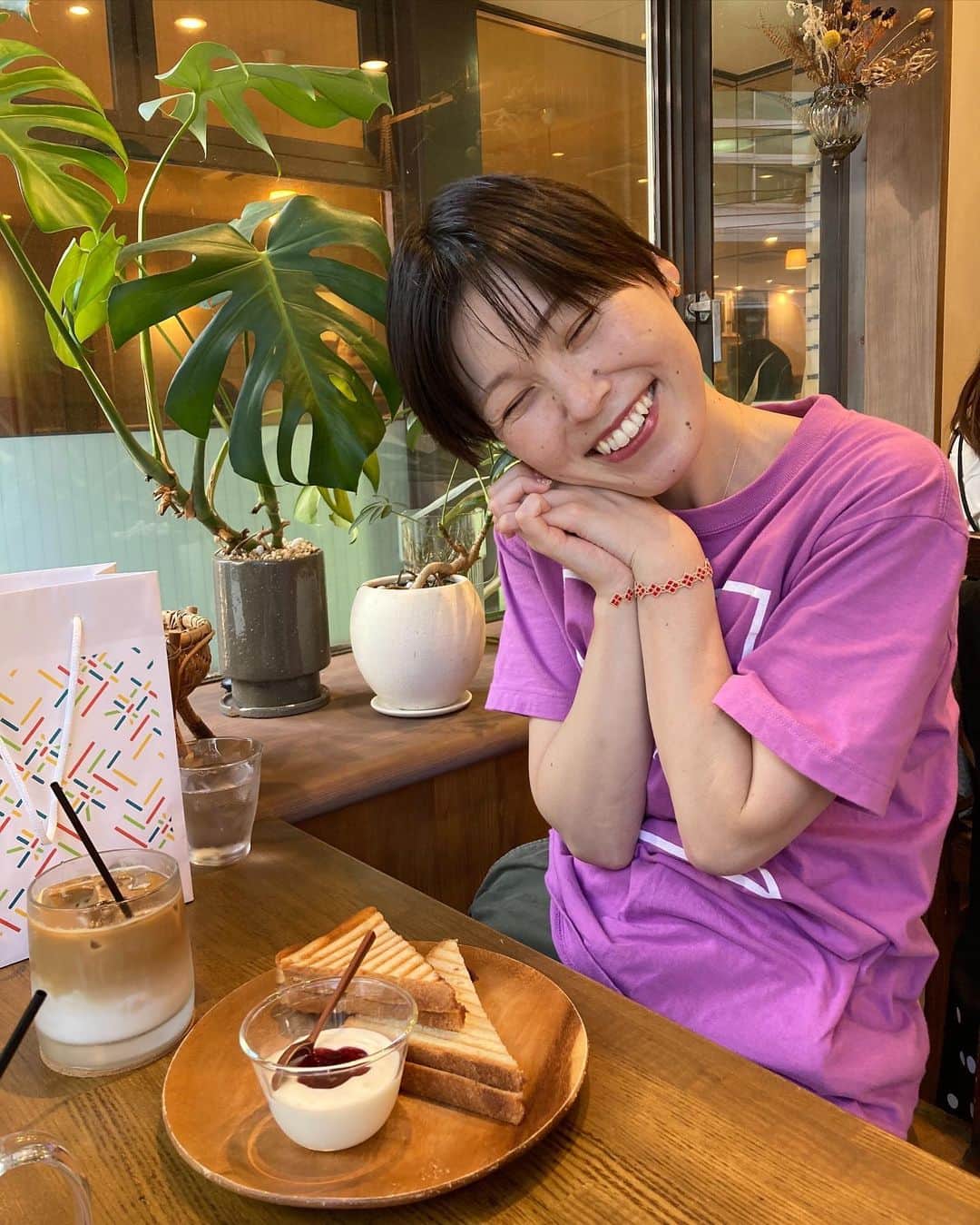 誠子さんのインスタグラム写真 - (誠子Instagram)「藤子が豆皿をくれました。 私が好きそうだと思って、って。 ずっとずっと大切に使うね。 📷 かわいい藤子と、藤子に会えてうれしい誠子。」9月24日 22時39分 - seiko_1204