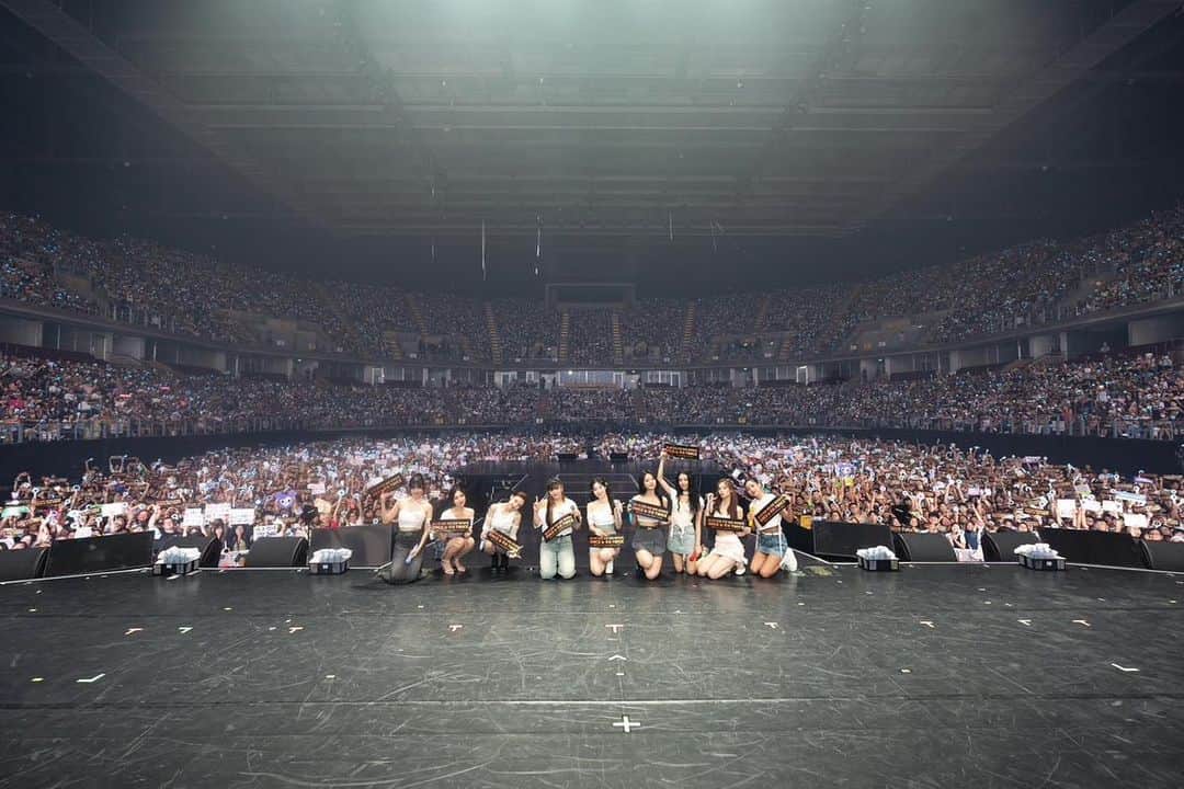 TWICEさんのインスタグラム写真 - (TWICEInstagram)「TWICE 5TH WORLD TOUR ’READY TO BE‘ IN #BANGKOK - DAY 2  Bangkok ONCE 🍭! You all literally stole a piece of our hearts with your lovely and warm smiles!  The memories we made together here in Bangkok will stay with us forever 💗 We really appreciate the love you have shown us during these amazing two nights in Bangkok and we will miss you a lot! Hope to see you soon again!  #TWICE #트와이스 #READYTOBE #TWICE_5TH_WORLD_TOUR」9月24日 22時40分 - twicetagram